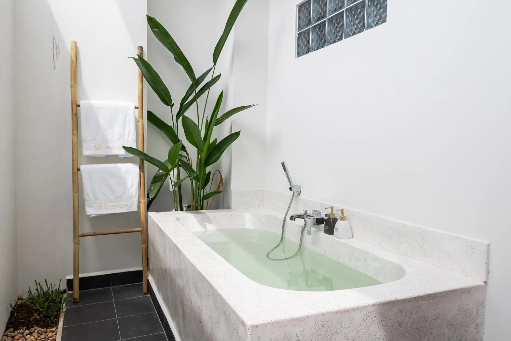 Emerald Residence Kampot