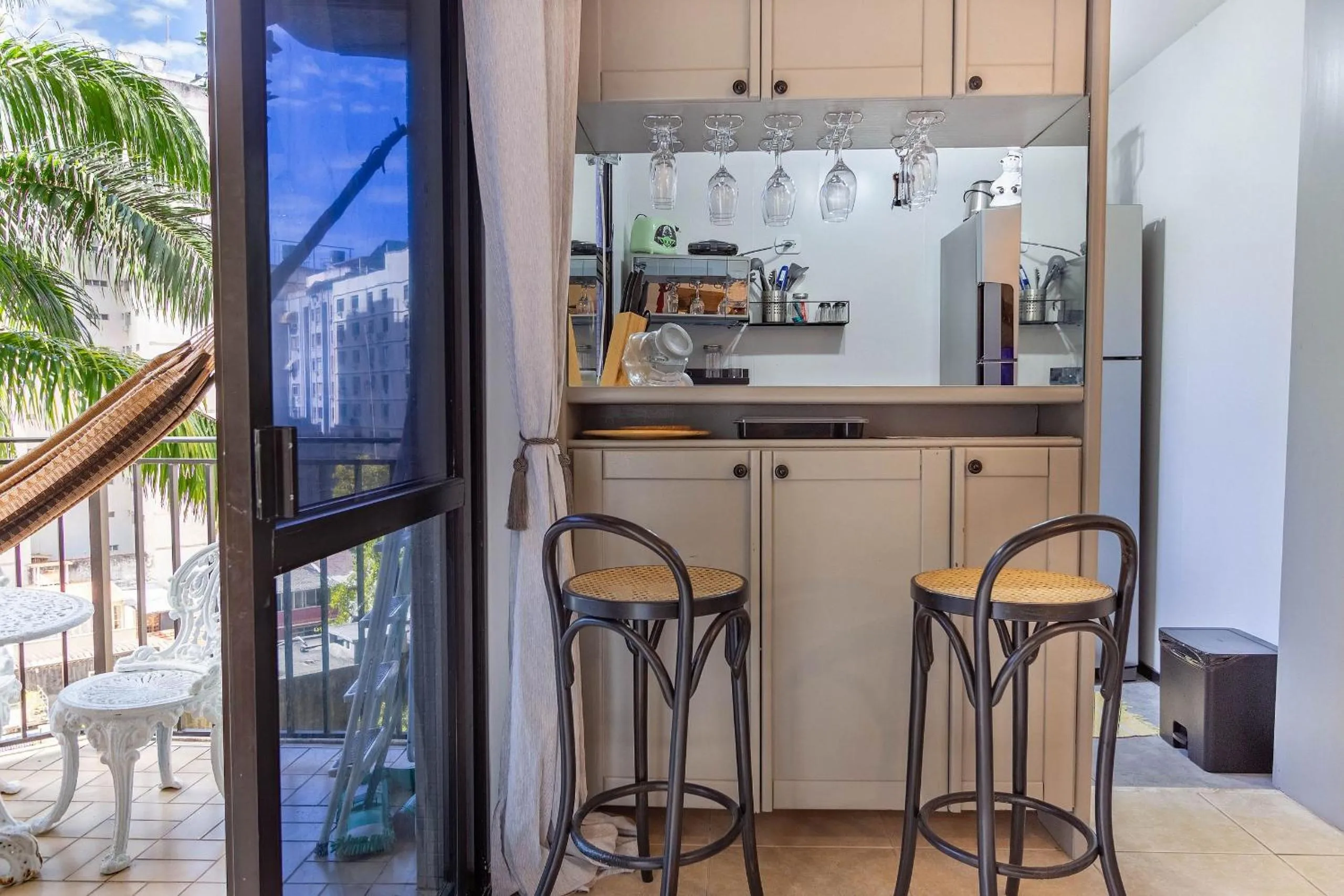 Kitchen or kitchenette in Perto da praia c/ Piscina!