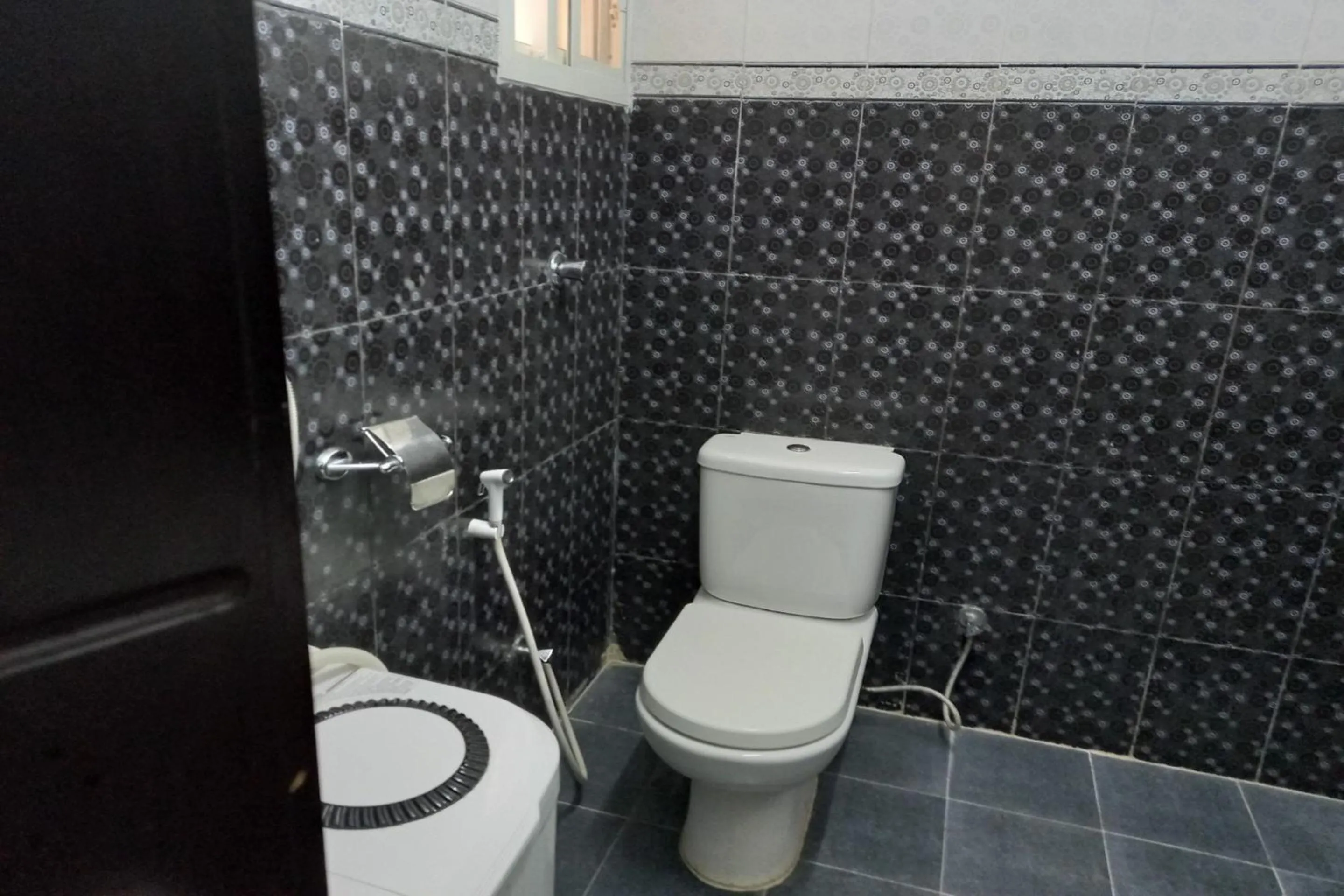 Bathroom in Super OYO 147 Babylon Furnished Apartment
