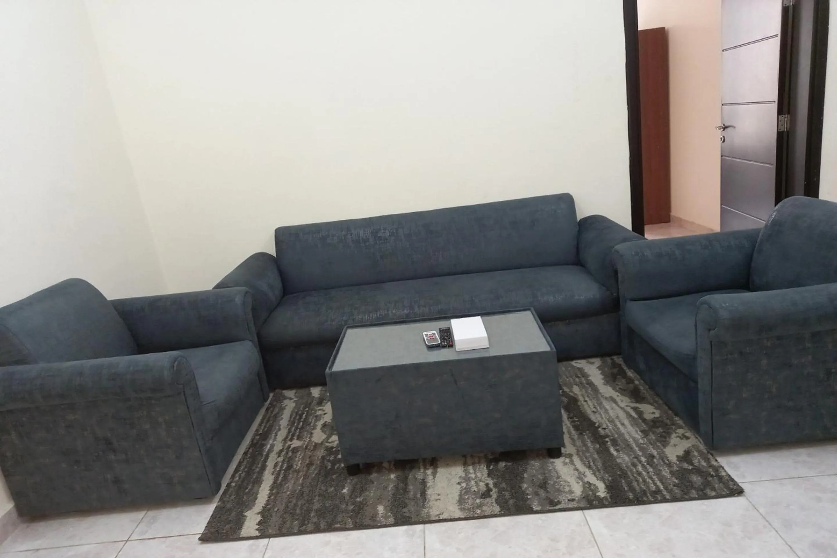 Bedroom in Super OYO 147 Babylon Furnished Apartment