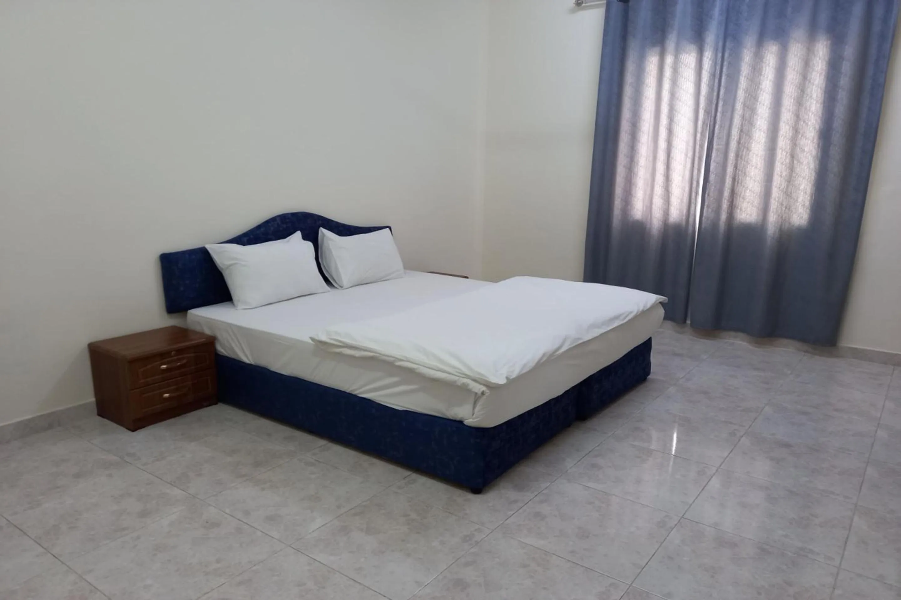 Bedroom, Bed in Super OYO 147 Babylon Furnished Apartment