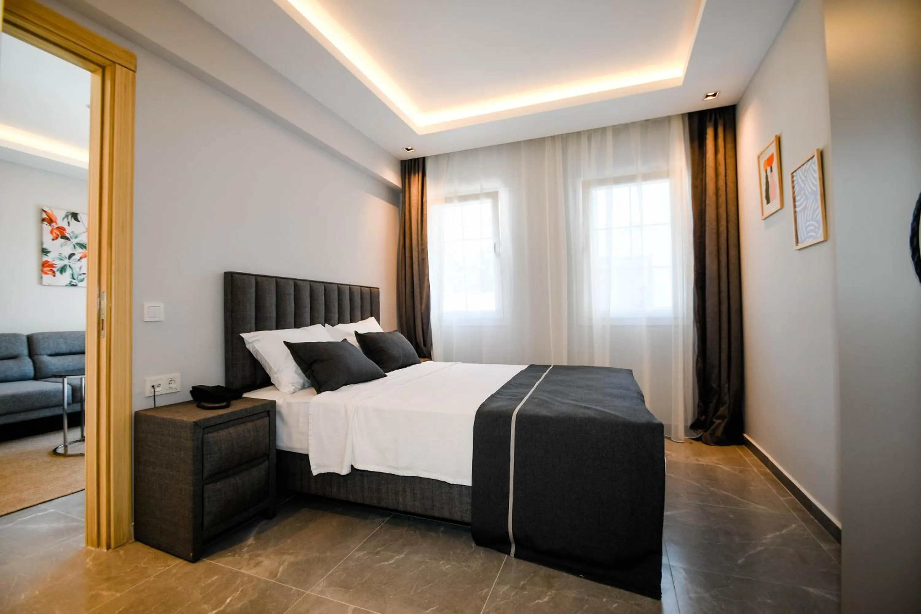 Seating area, Bed in Swan Boutique Hotel