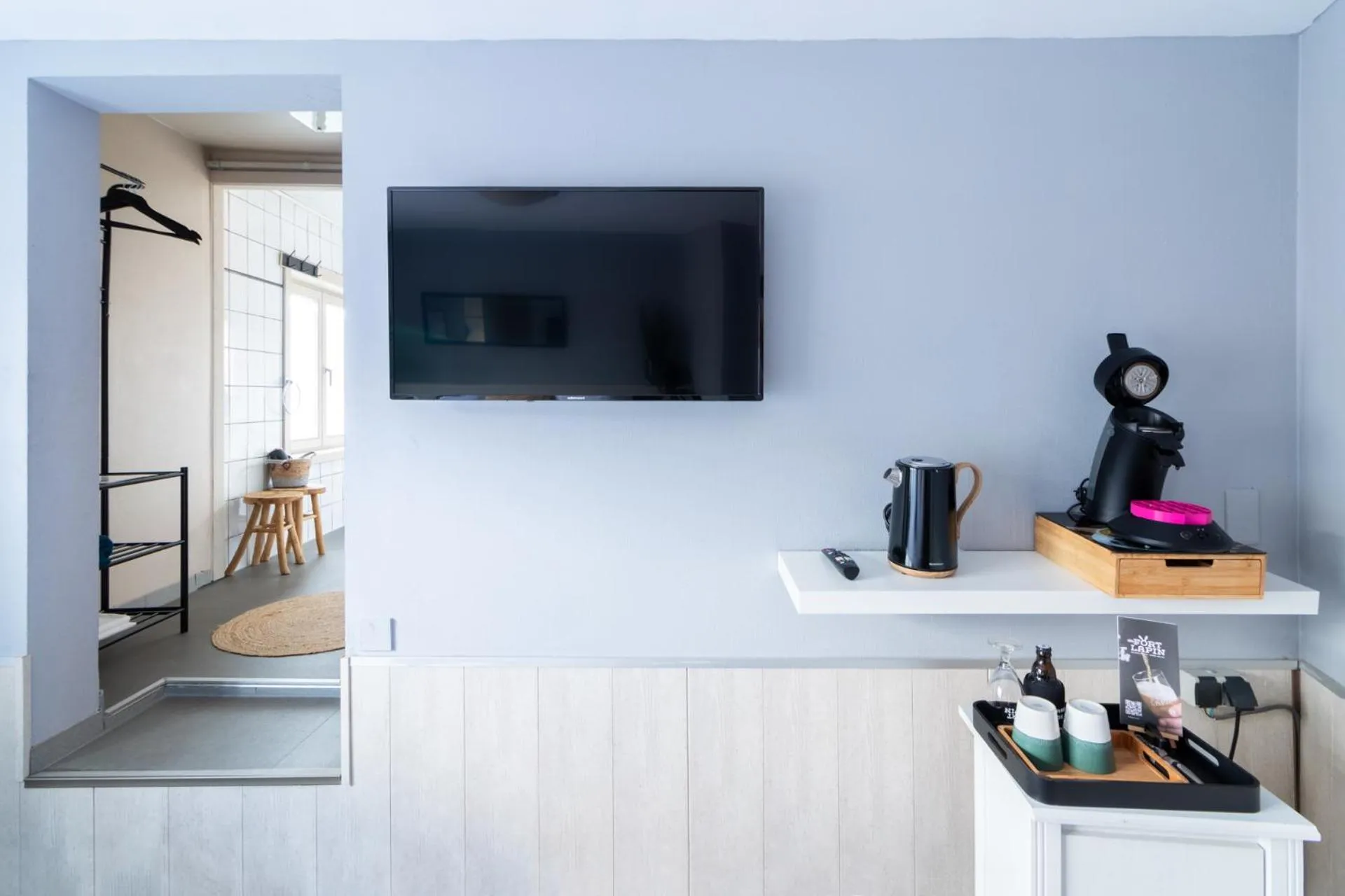 TV and multimedia in Hotel Entree - Canal View Bruges