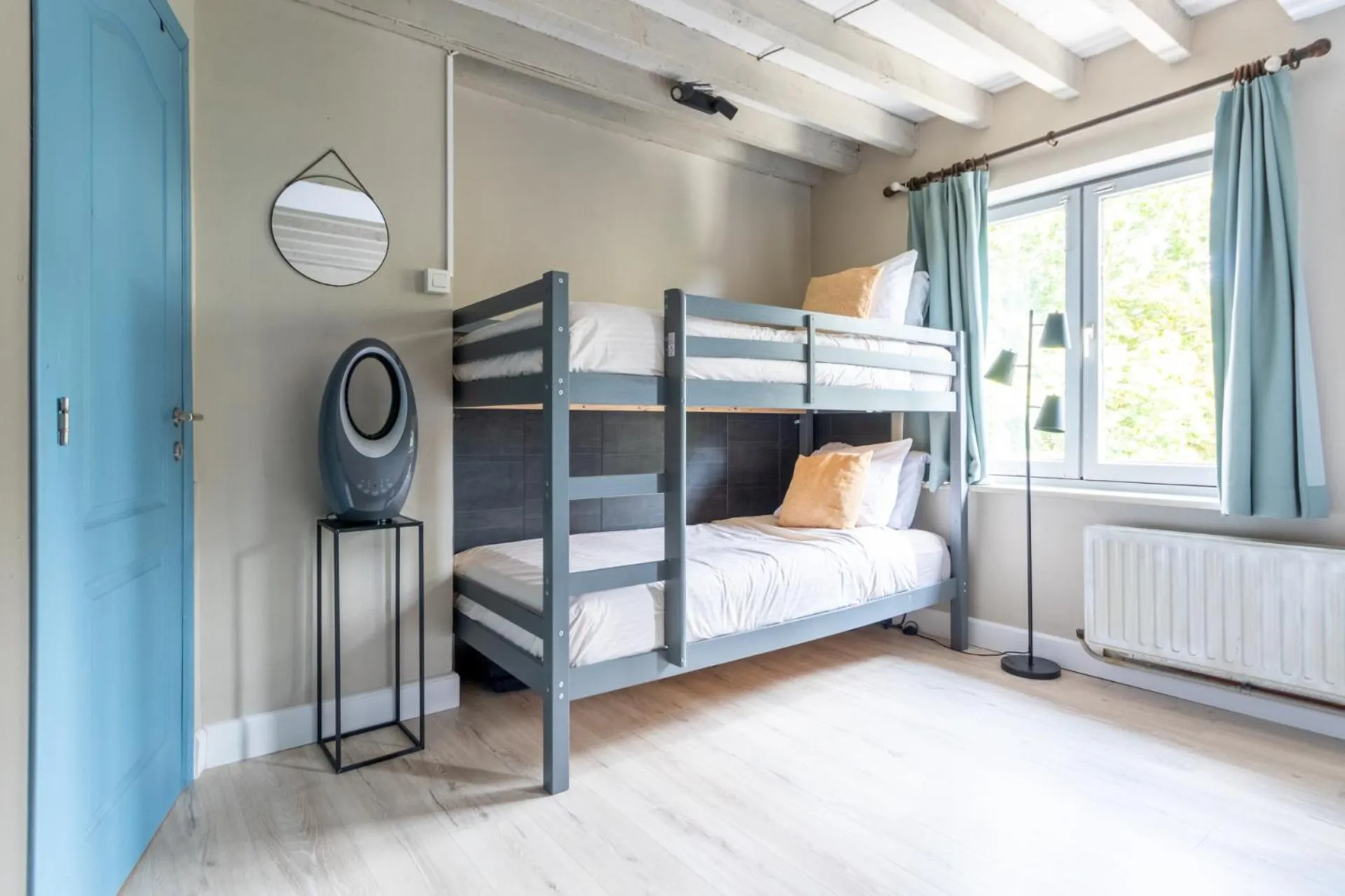 Bed in Hotel Entree - Canal View Bruges