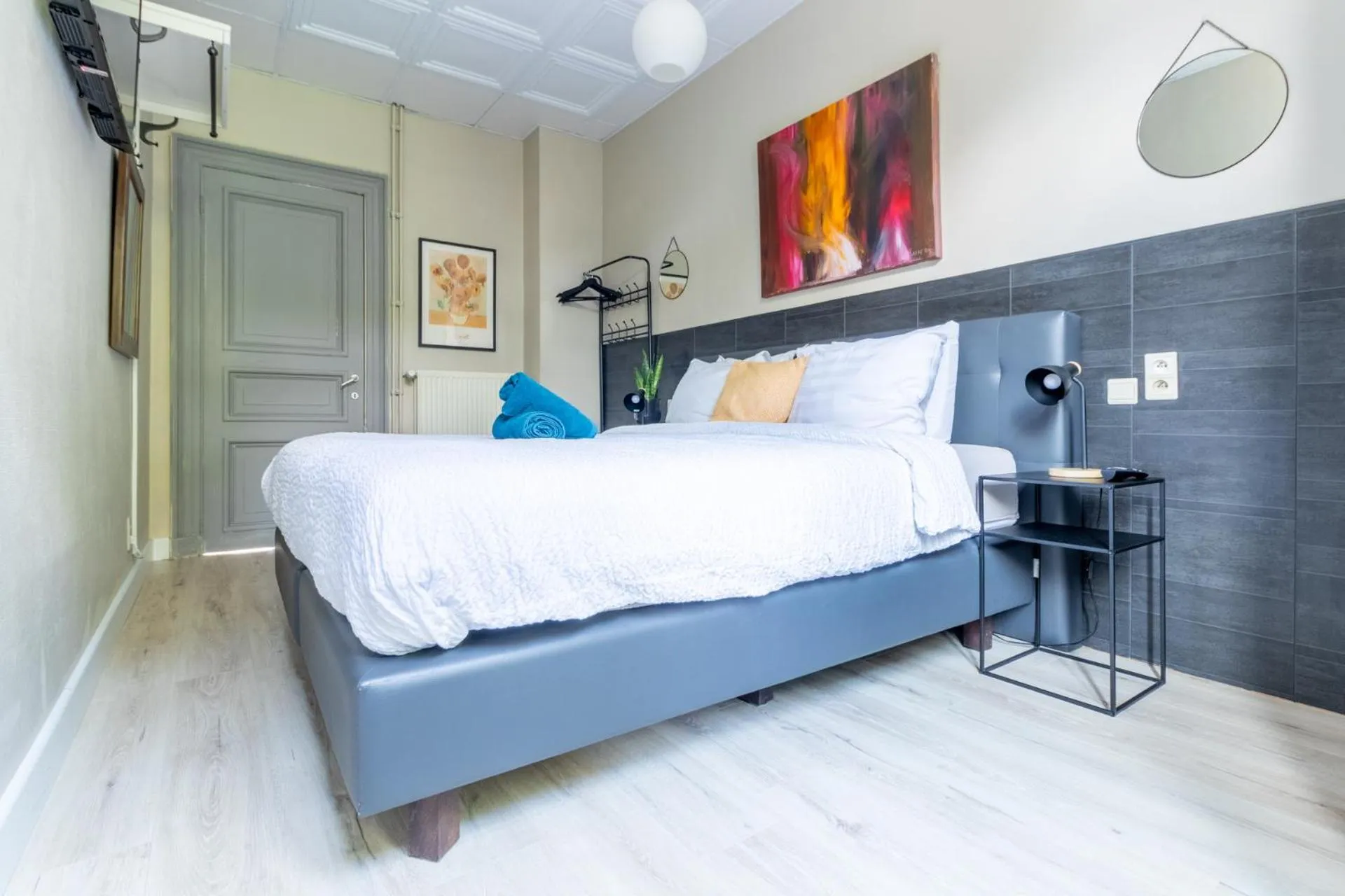 Bed in Hotel Entree - Canal View Bruges