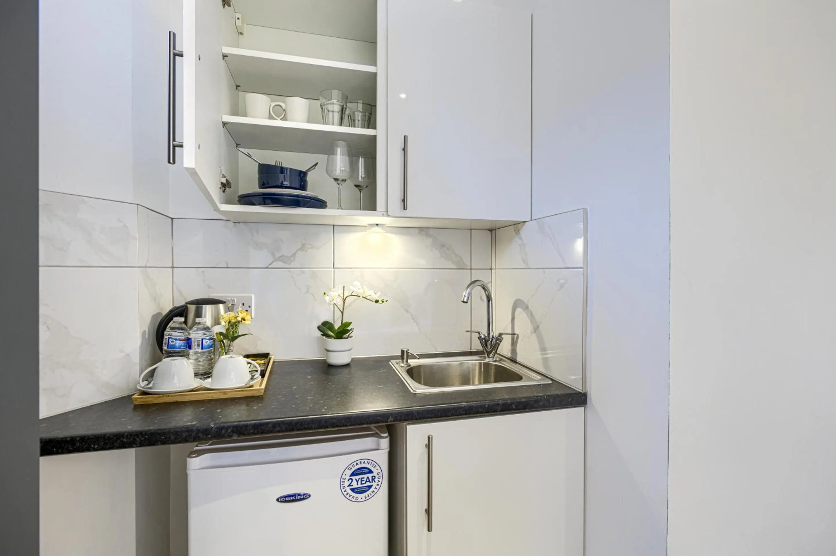 Kitchen or kitchenette in The Finsbury Deluxe Apartments