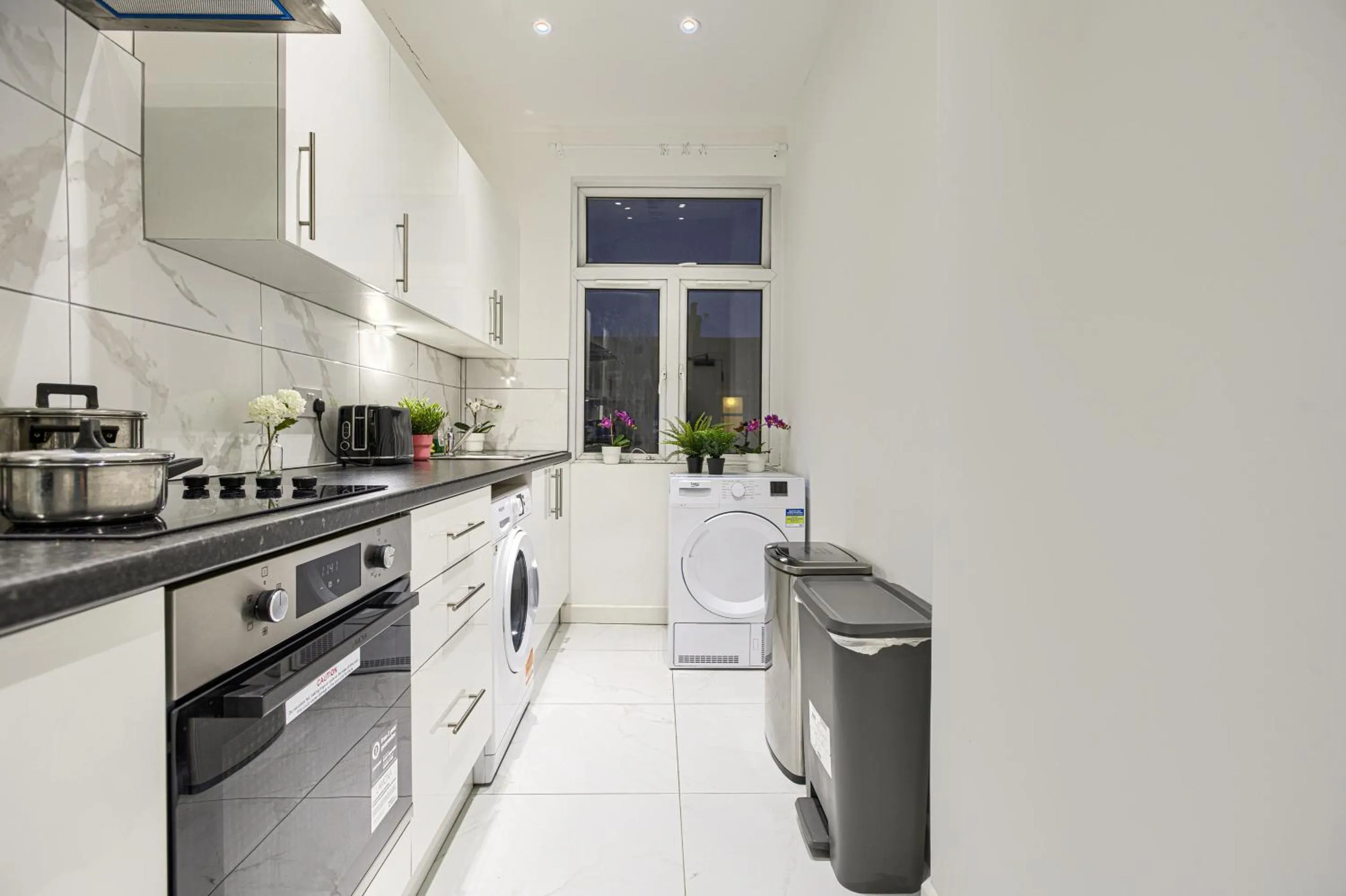 Kitchen or kitchenette in The Finsbury Deluxe Apartments