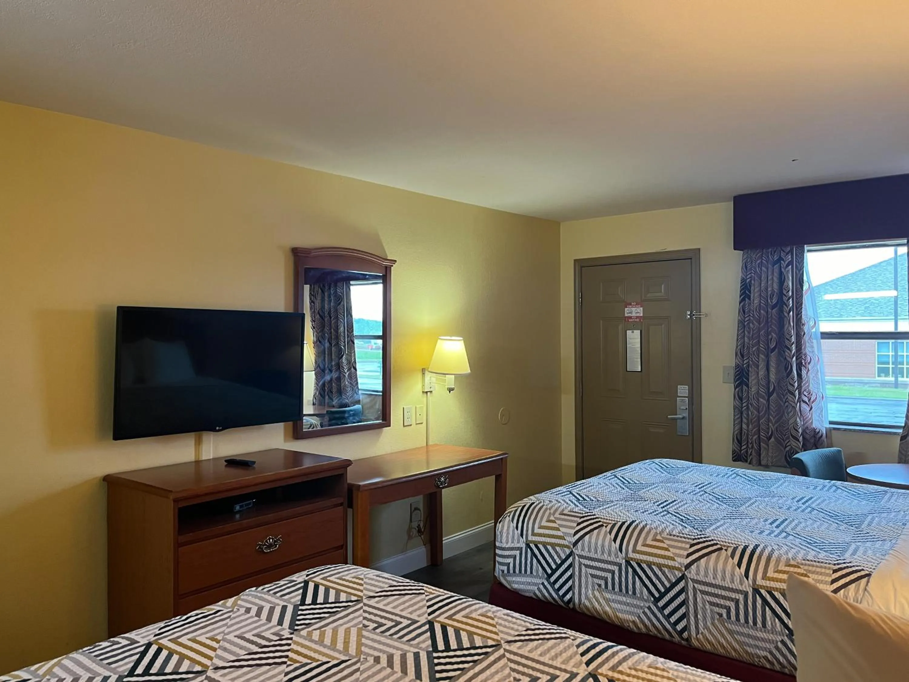 Bedroom, Bed in Motel 6 Morrilton, AR