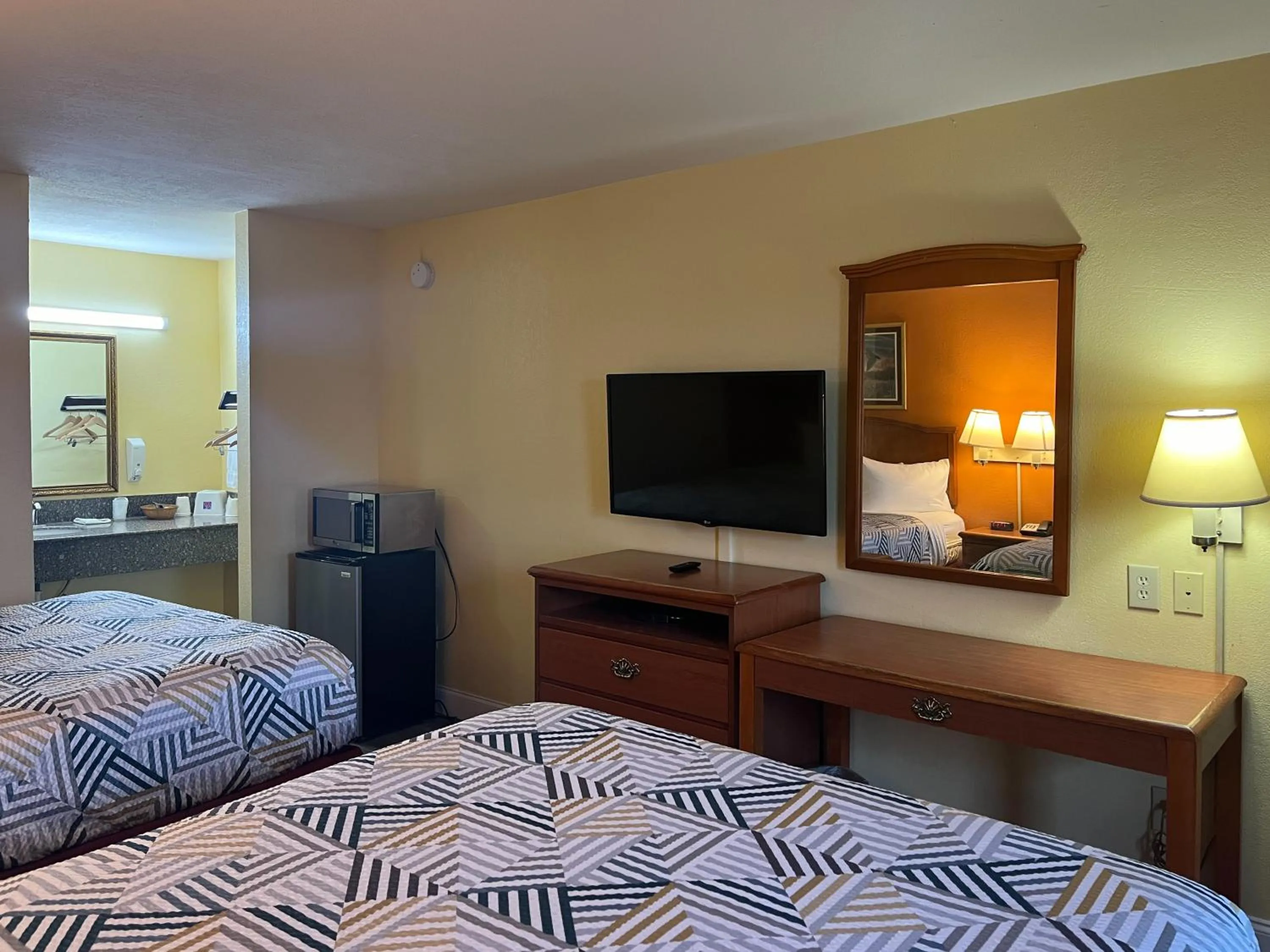 Bedroom, Bed in Motel 6 Morrilton, AR