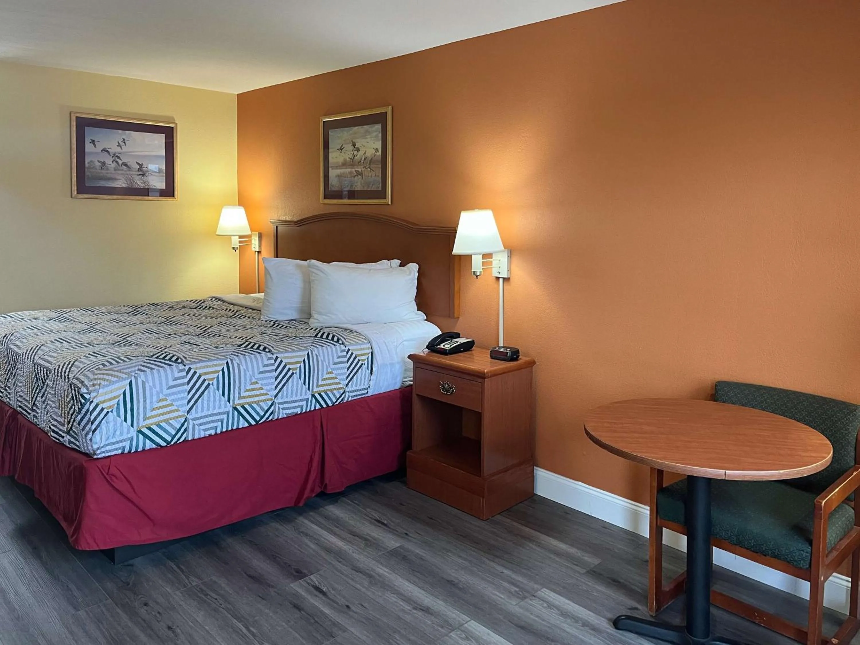 Bedroom, Bed in Motel 6 Morrilton, AR