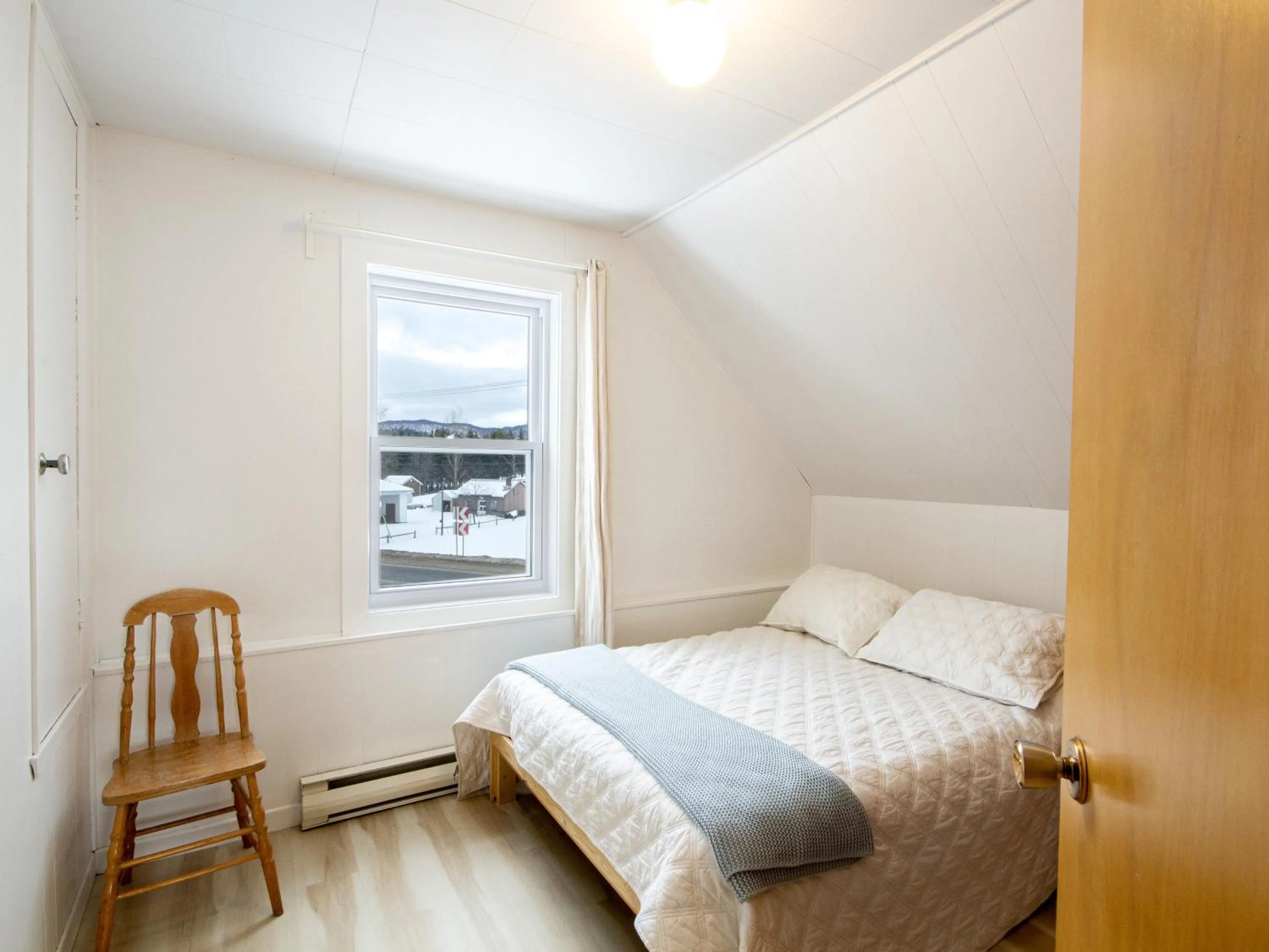 Bed in Les Chalets Tourisma - Maison de campagne avec spa privé - La Familiale