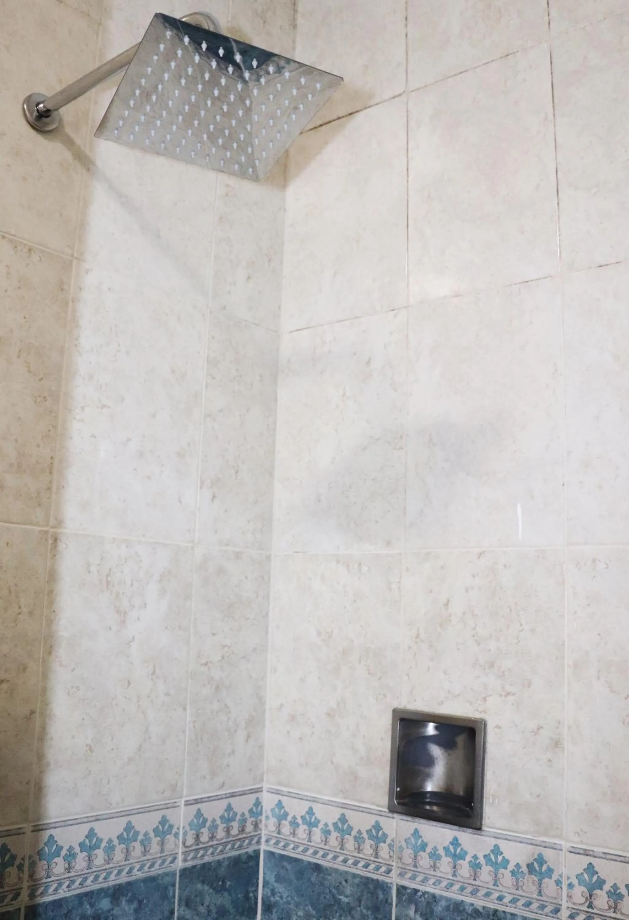 Shower in Hotel Plaza San Juan