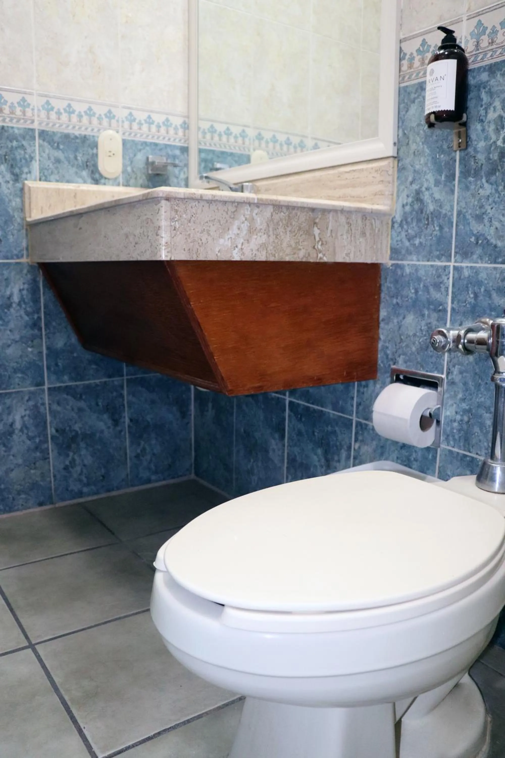 Toilet in Hotel Plaza San Juan