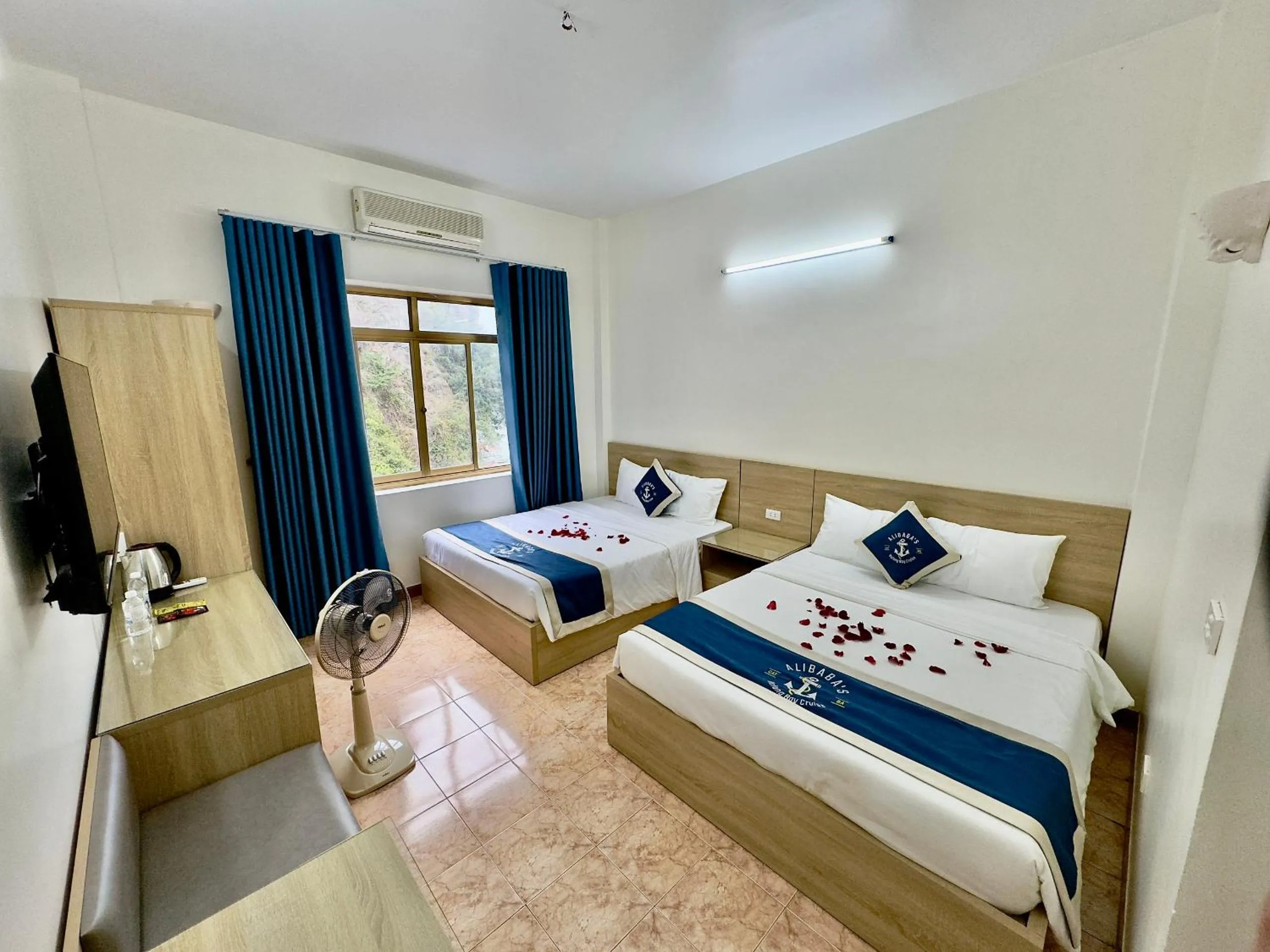 Bedroom, Bed in Cat Ba Plaza Hotel