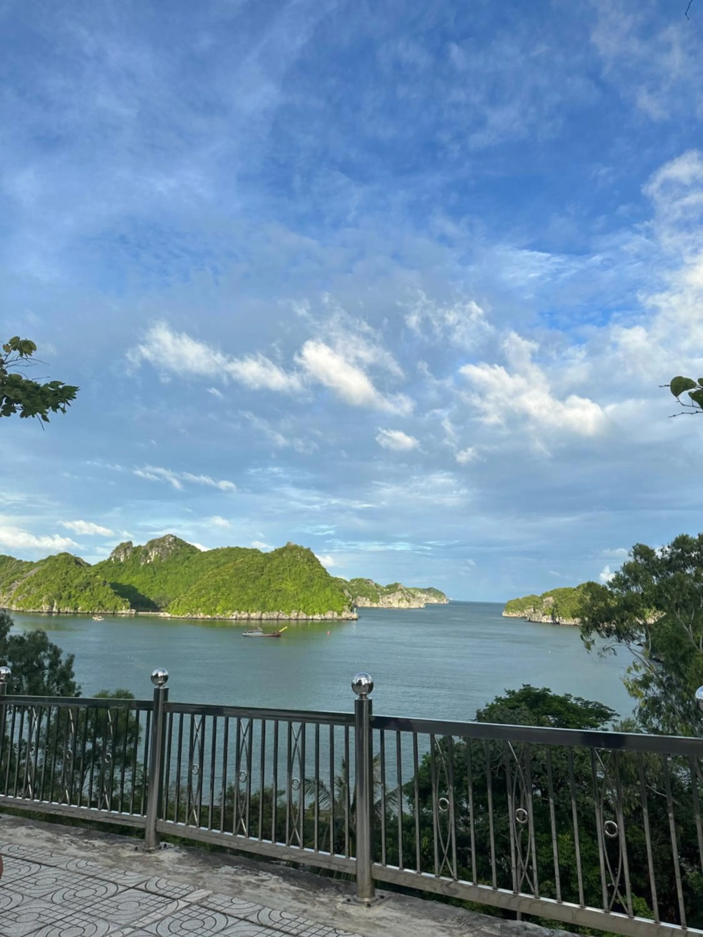 Day in Cat Ba Plaza Hotel