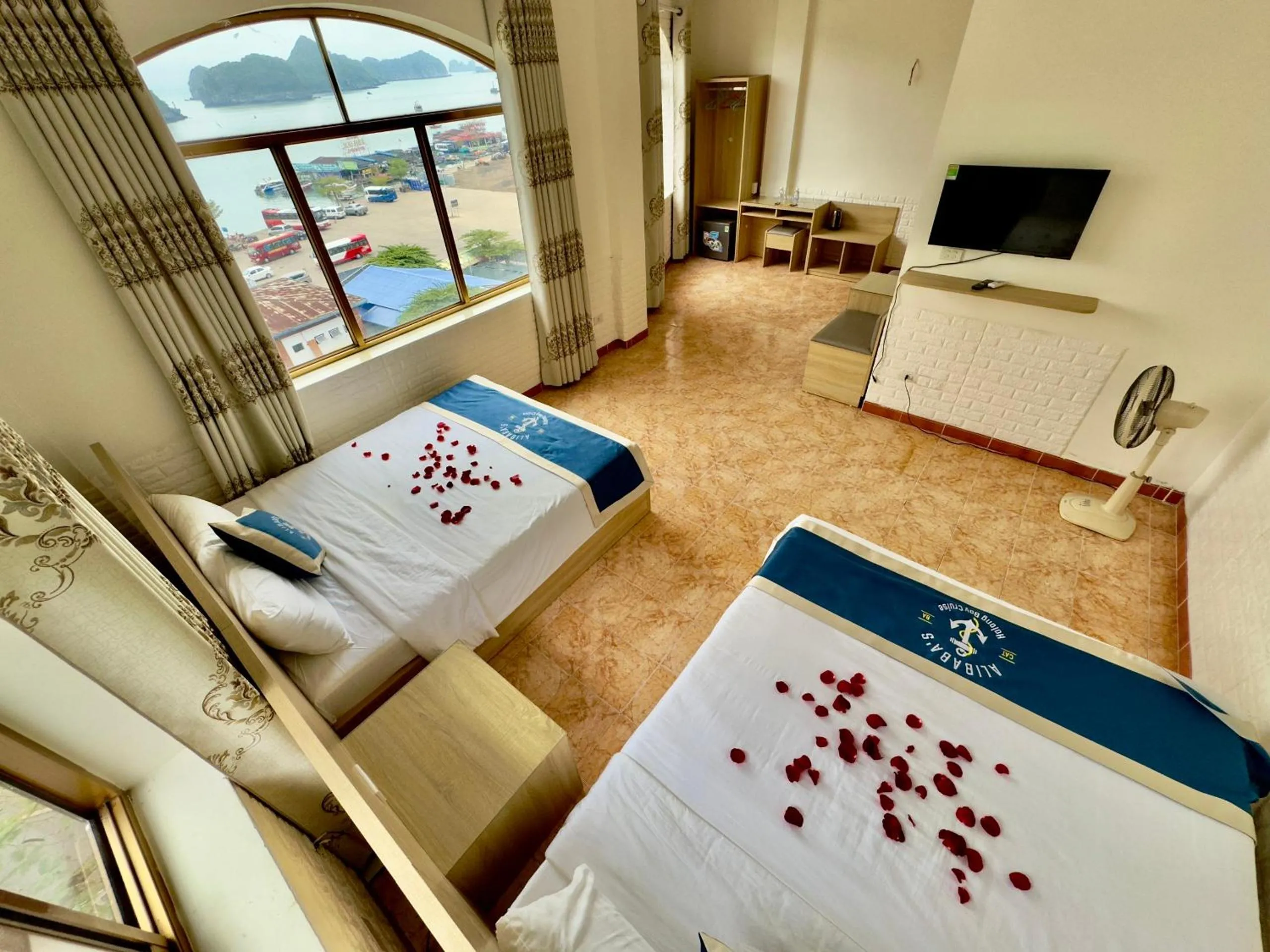 Bed in Cat Ba Plaza Hotel