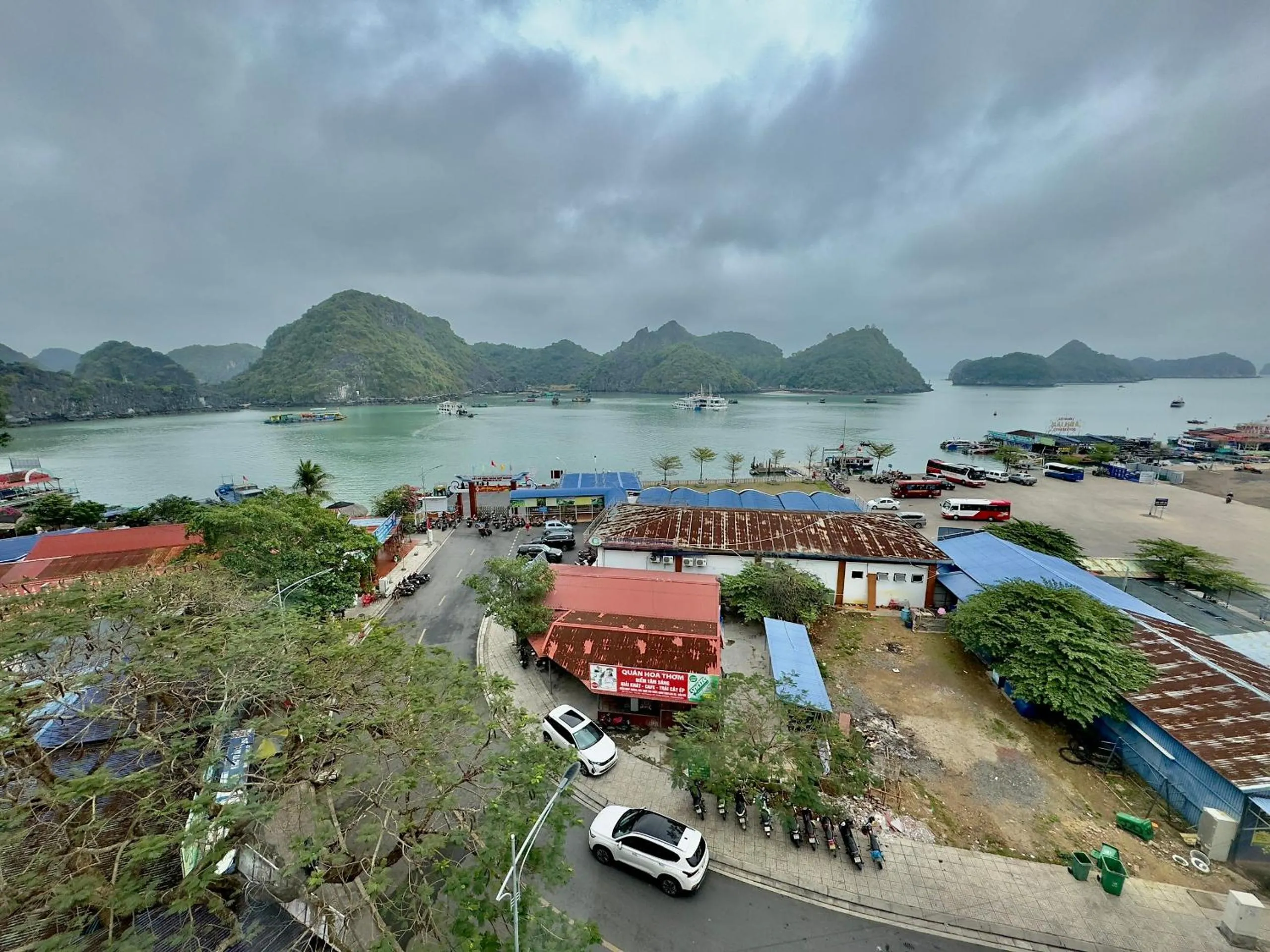 Neighbourhood in Cat Ba Plaza Hotel