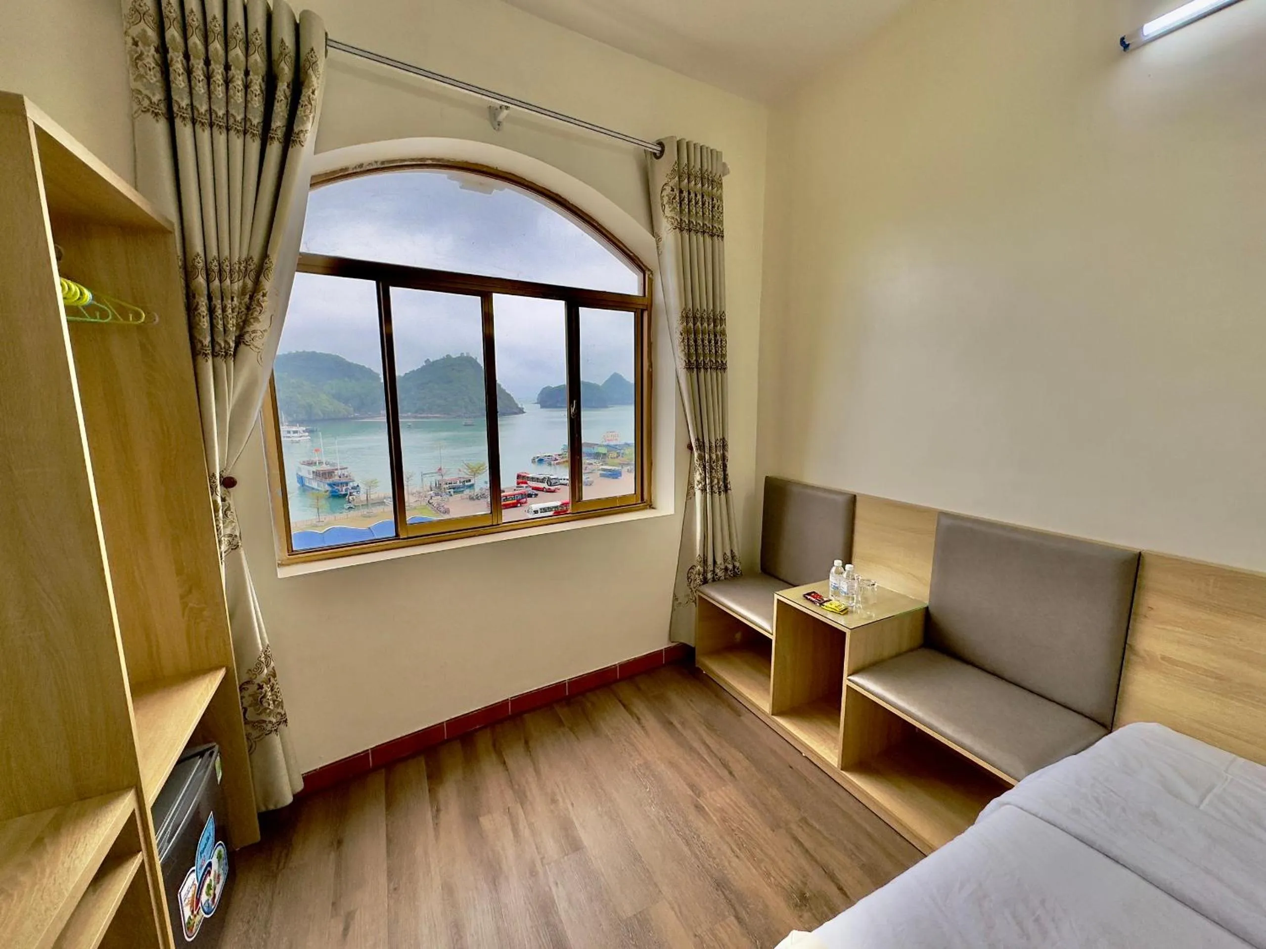 Natural landscape, Bed in Cat Ba Plaza Hotel