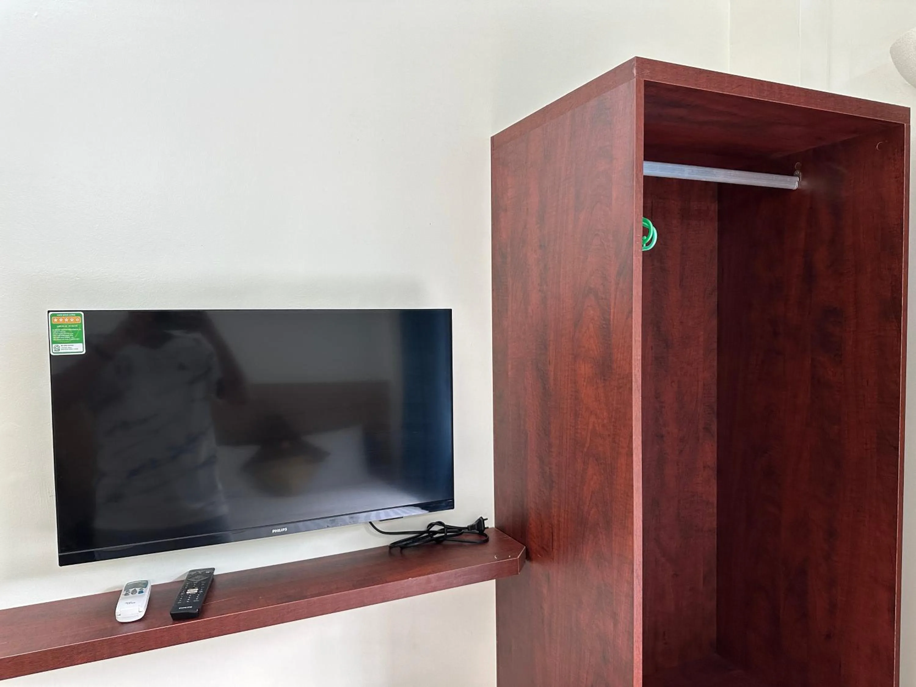 TV and multimedia in Cat Ba Plaza Hotel