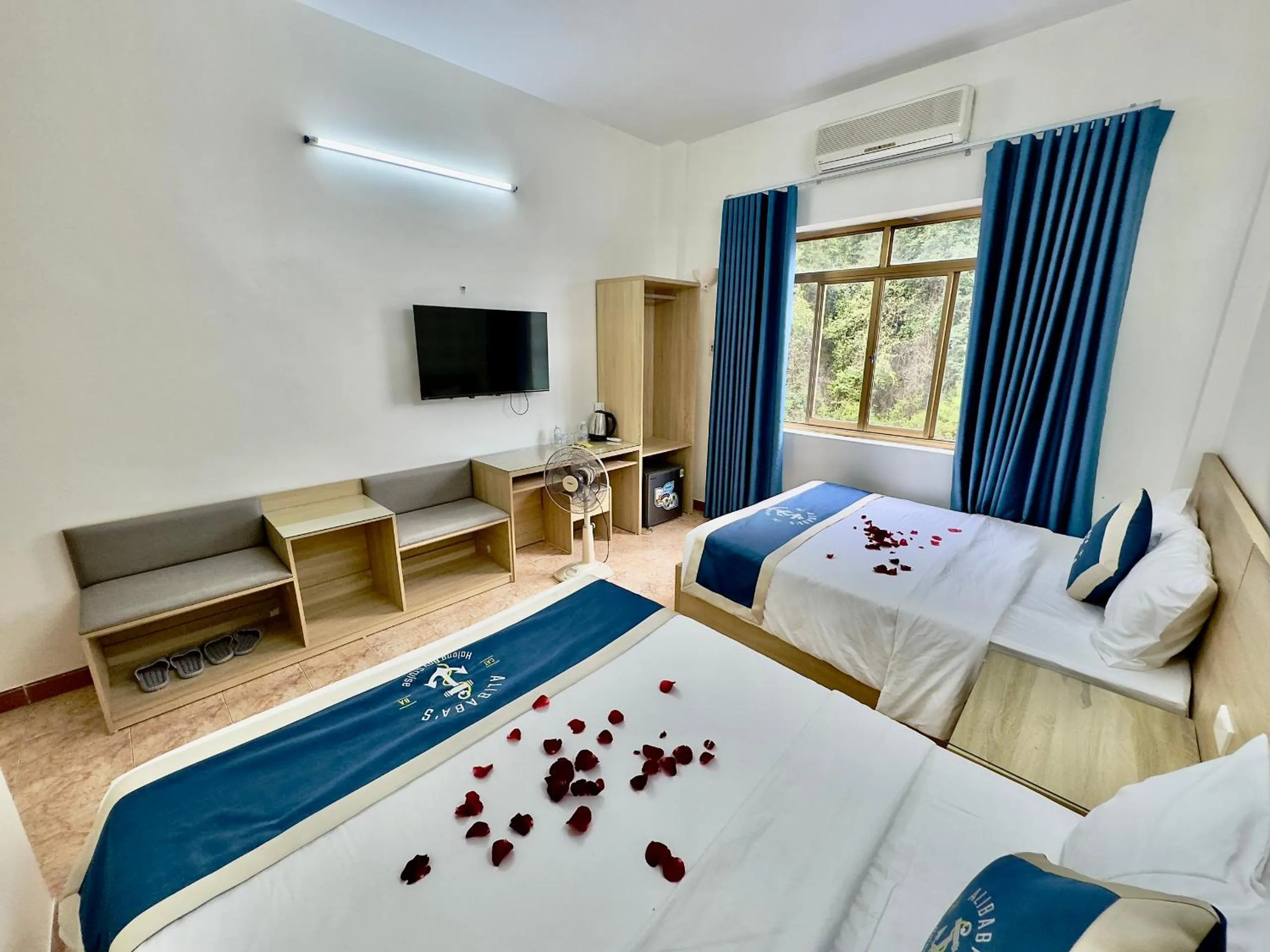 Bed in Cat Ba Plaza Hotel