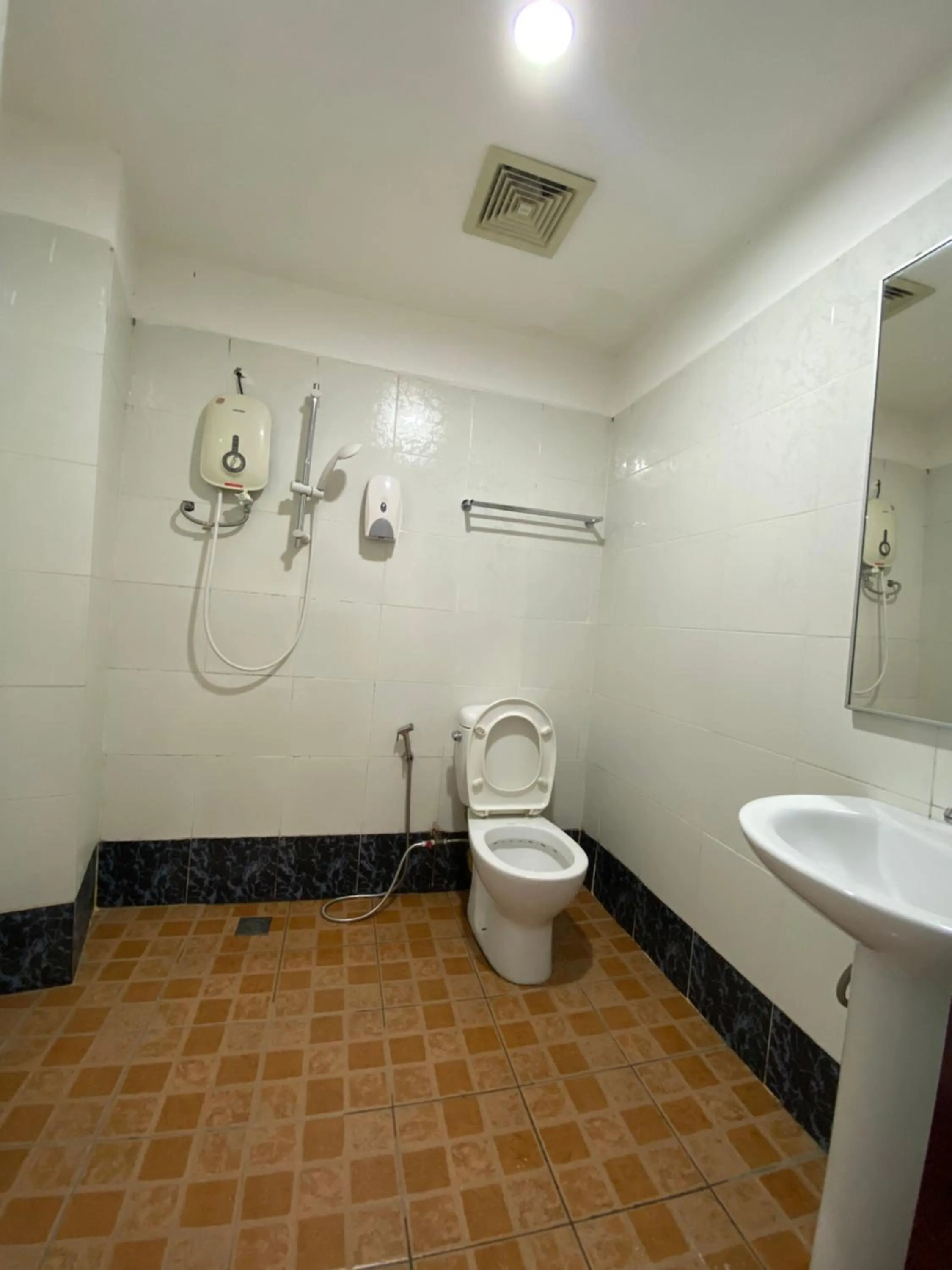 Shower in HOTEL MALAYSIA