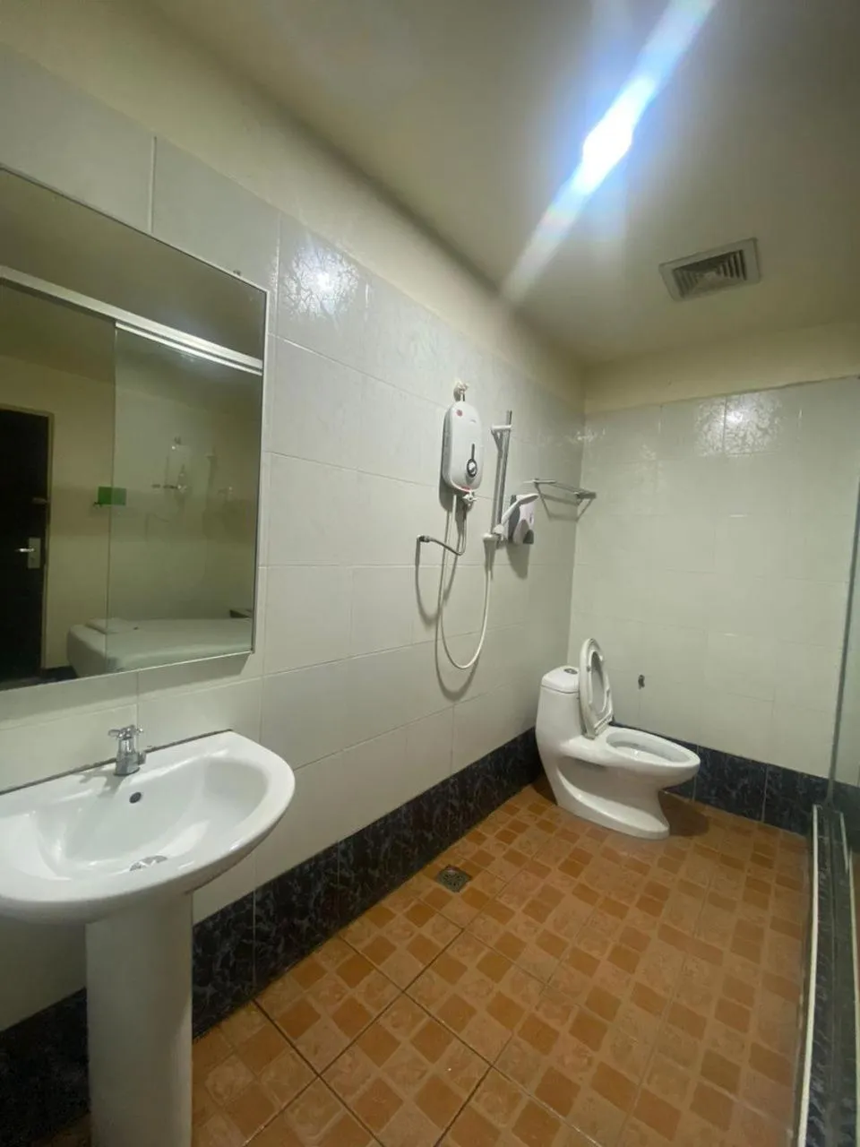 Shower in HOTEL MALAYSIA