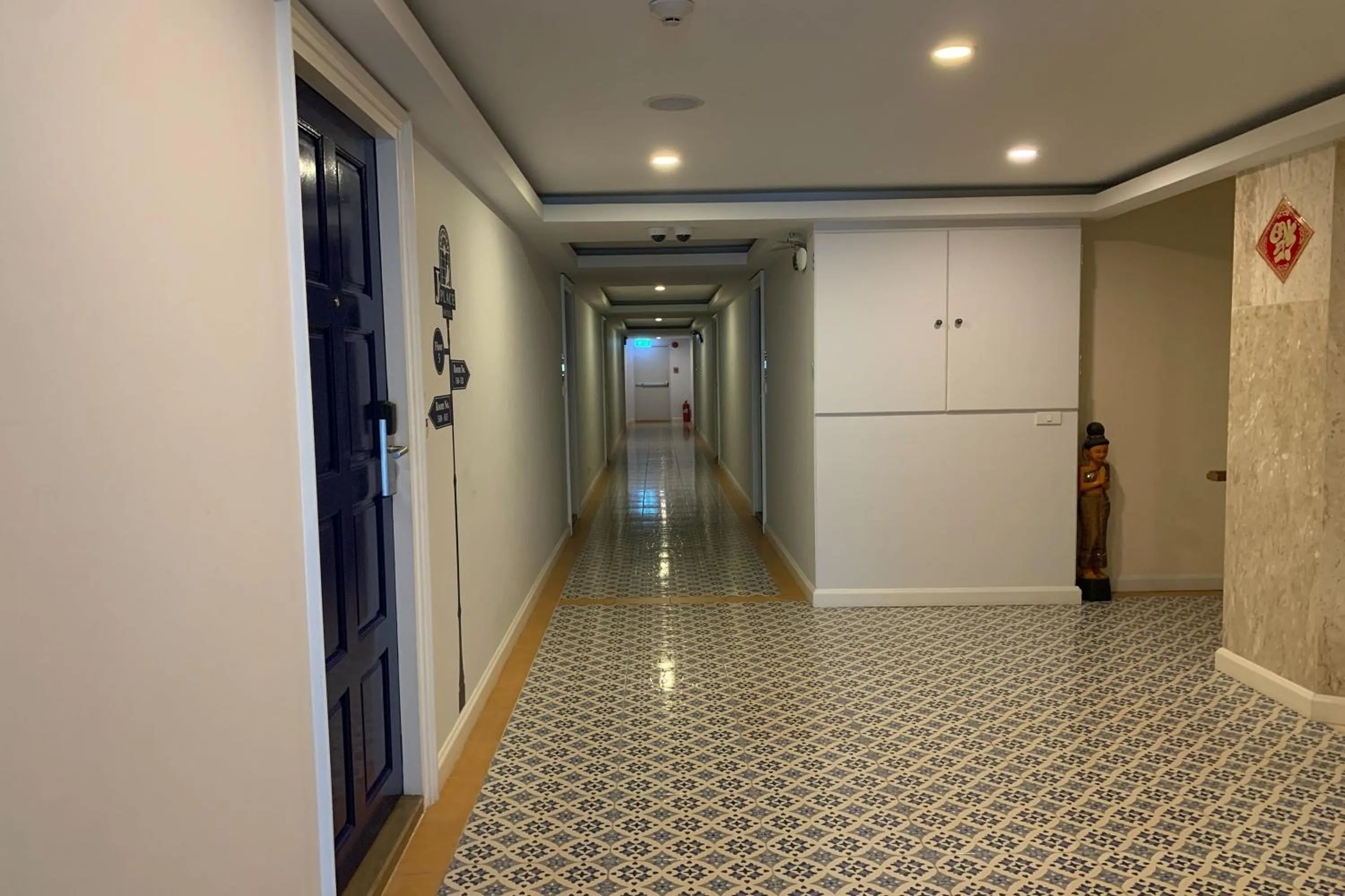 Property building in J PLACE HOTEL