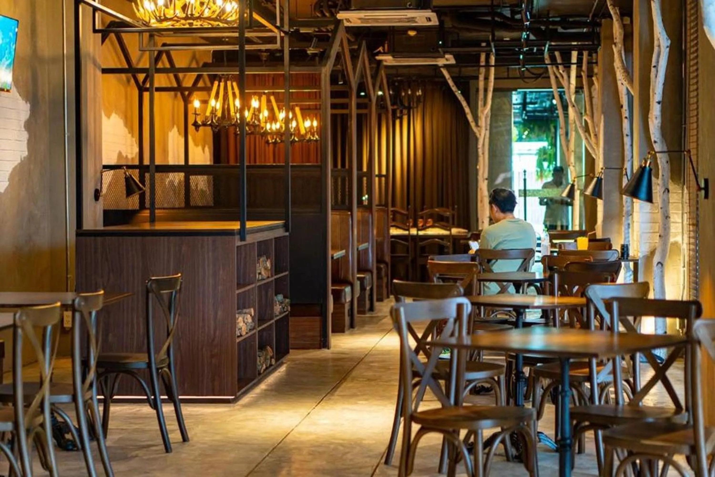 Restaurant/places to eat in J PLACE HOTEL