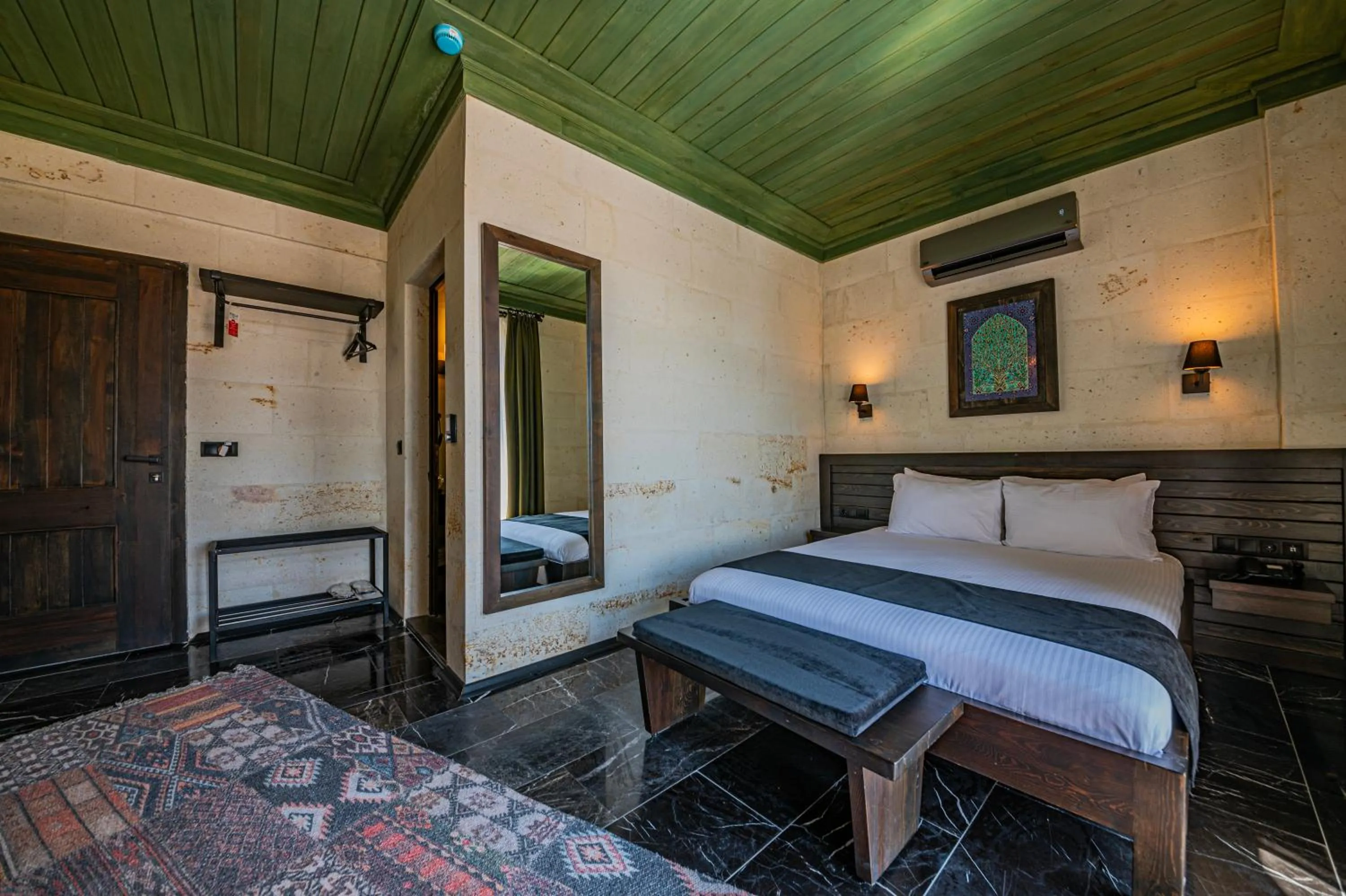 Photo of the whole room, Bed in Perla Cappadocia