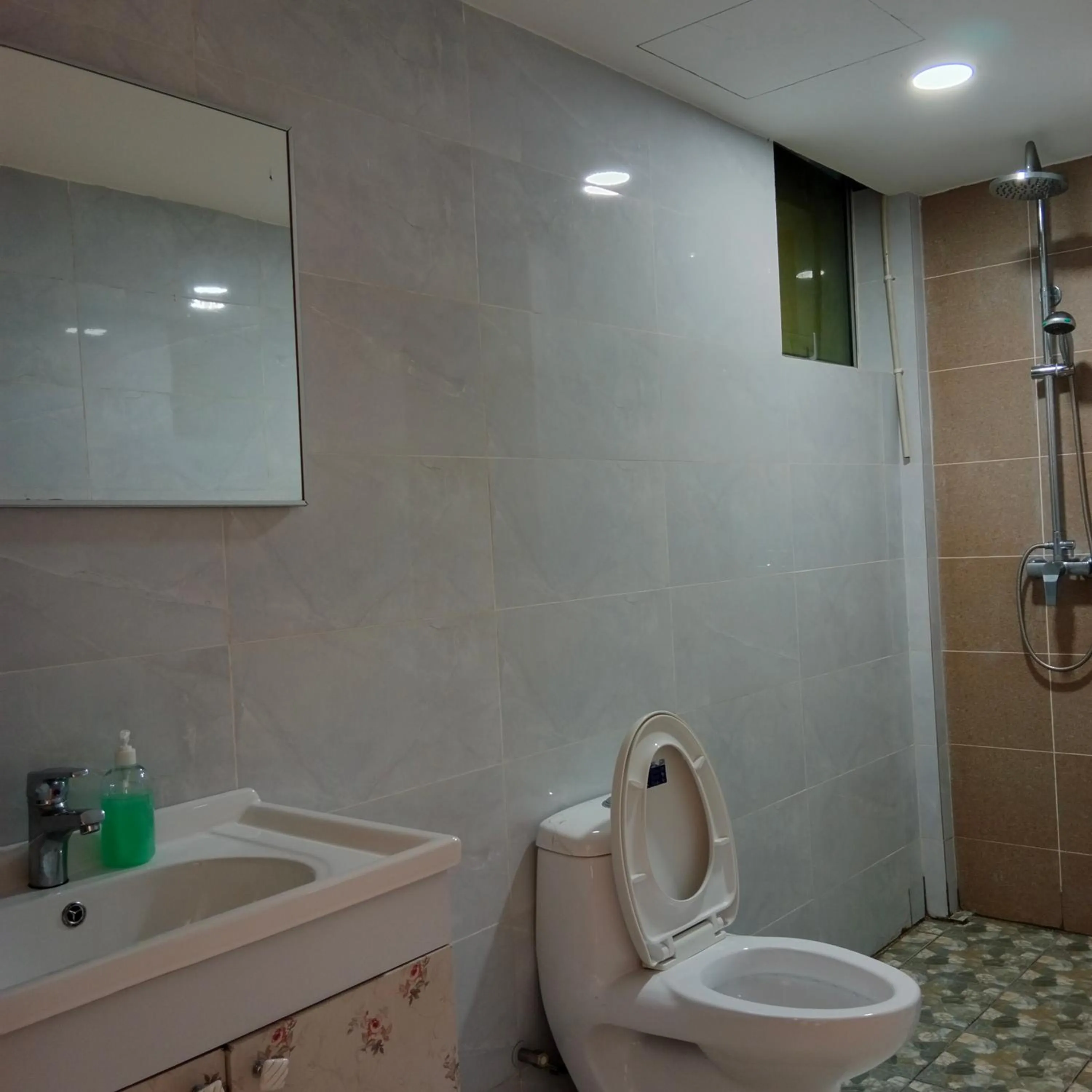 Bathroom in TOWERMAS HOTEL