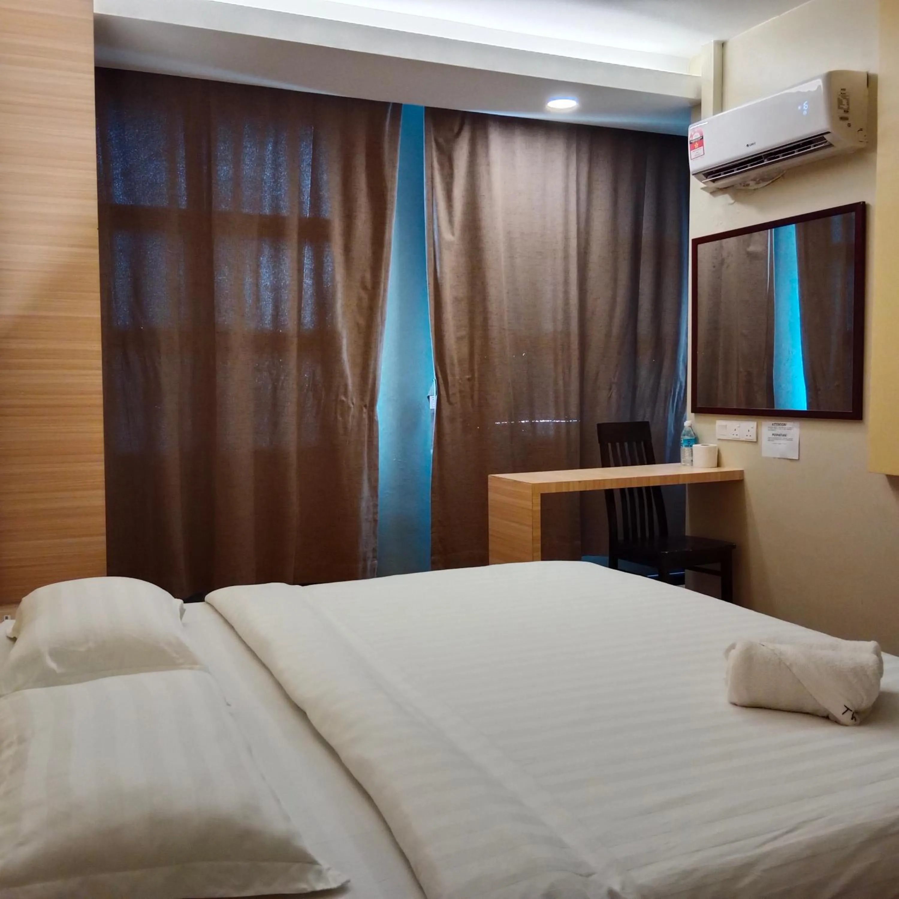 Bedroom, Bed in TOWERMAS HOTEL