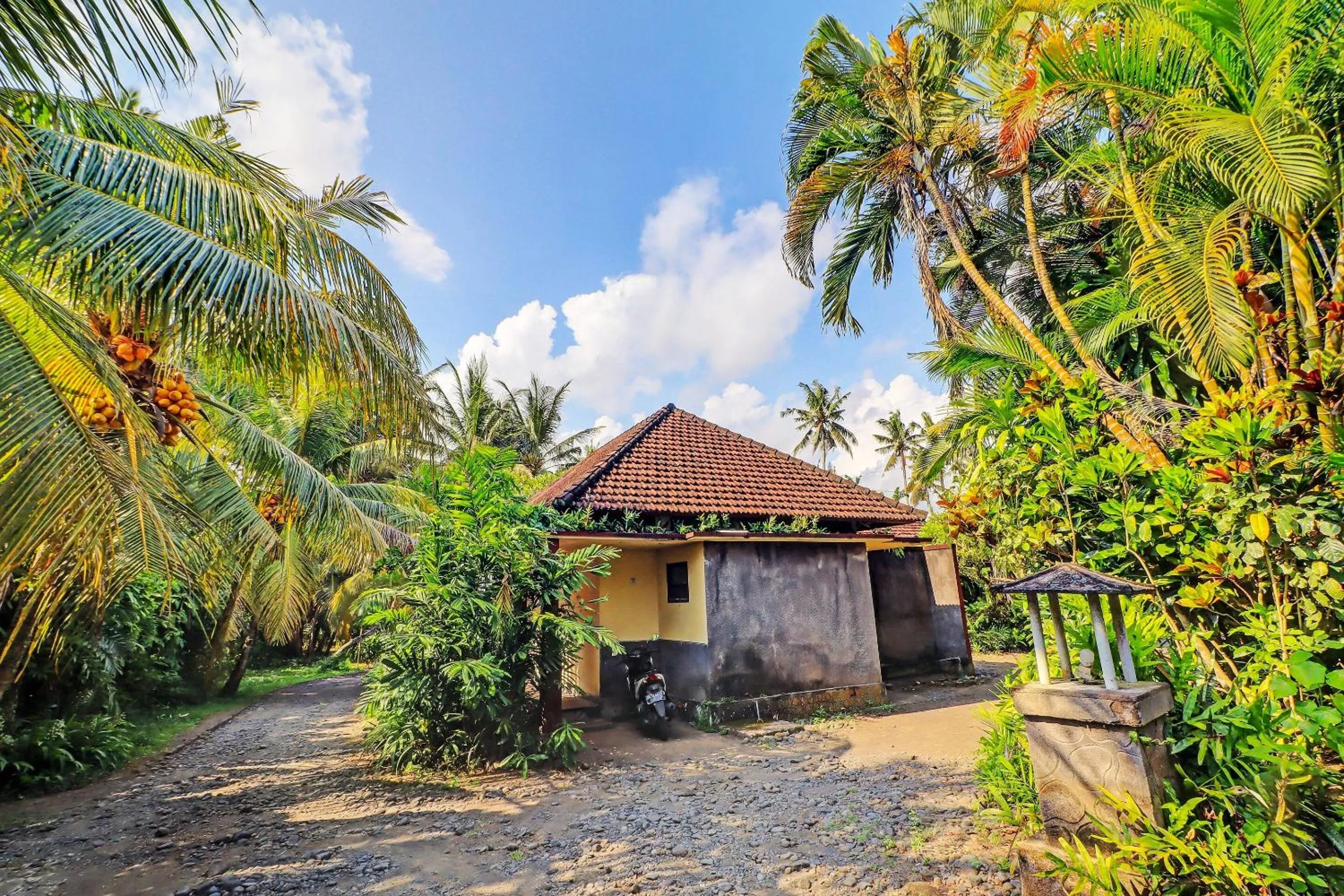 Facade/entrance in Hotel O Mustika
