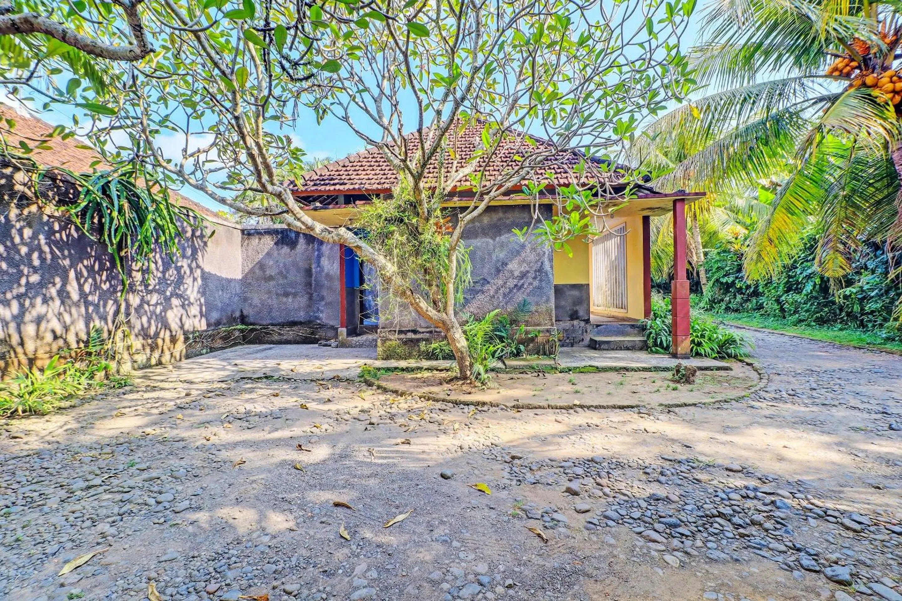 Facade/entrance in Hotel O Mustika