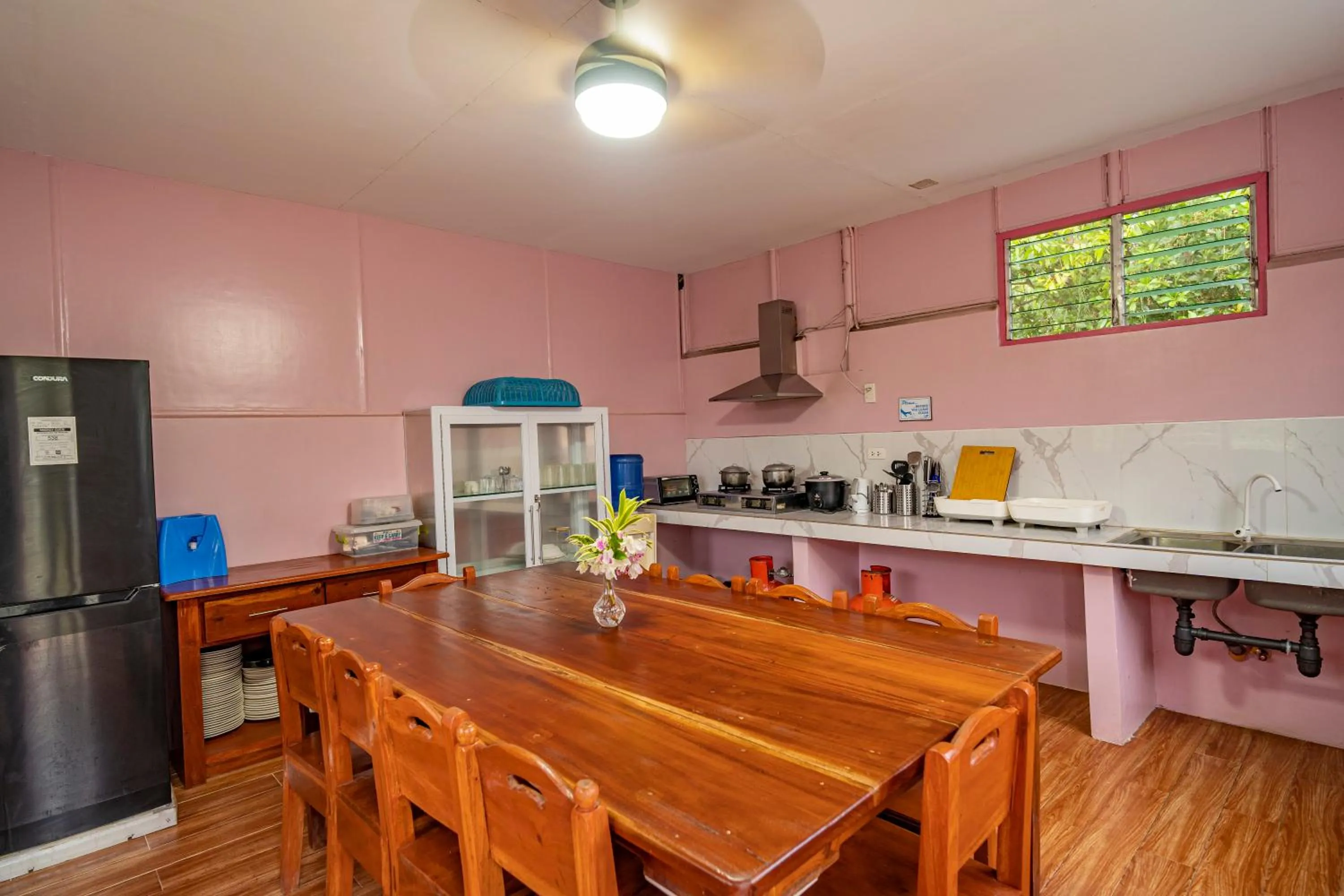 kitchen in Ana-as Apartelle (GGL)