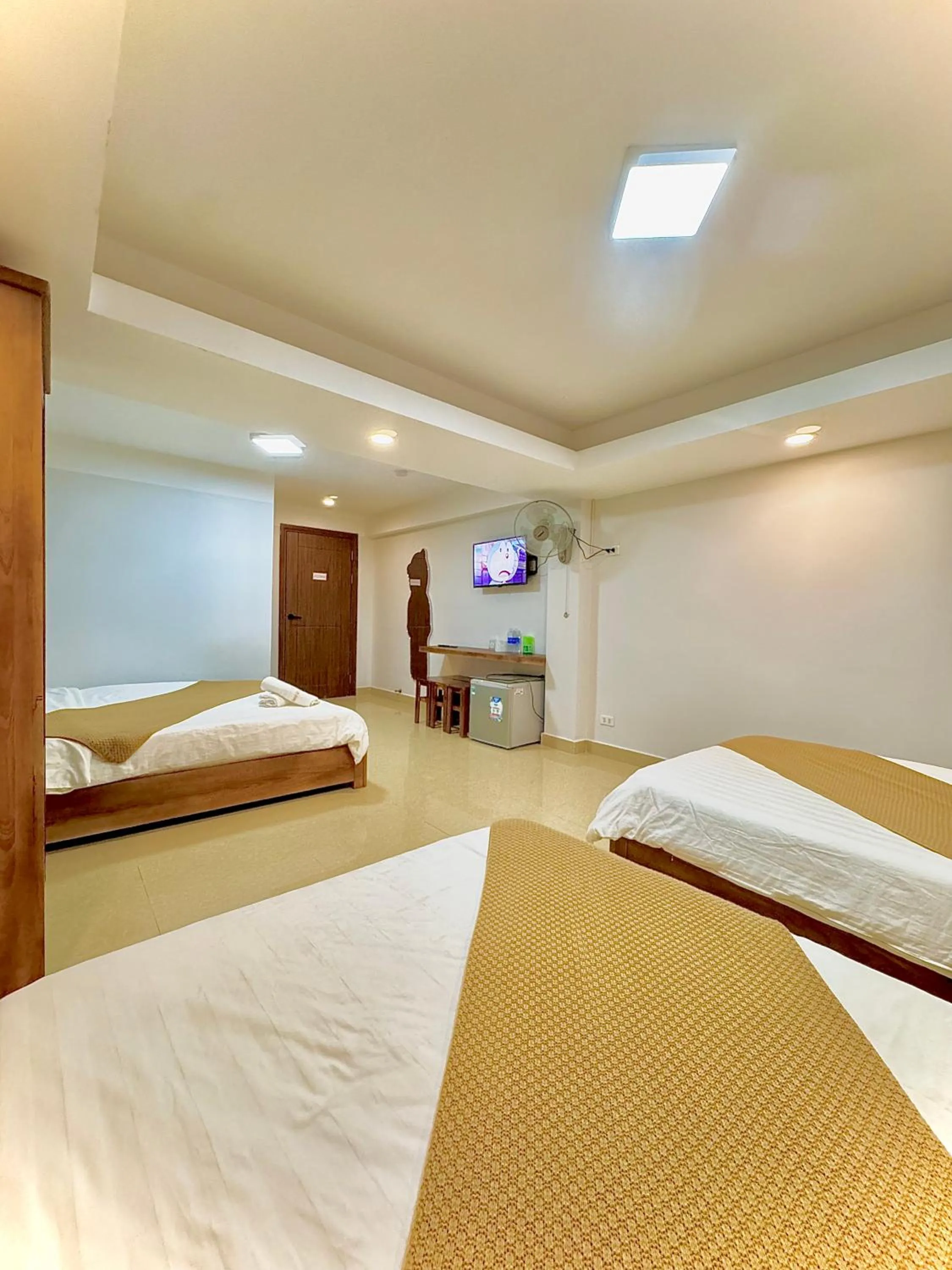 TV and multimedia, Bed in Quang Minh Dalat Hotel