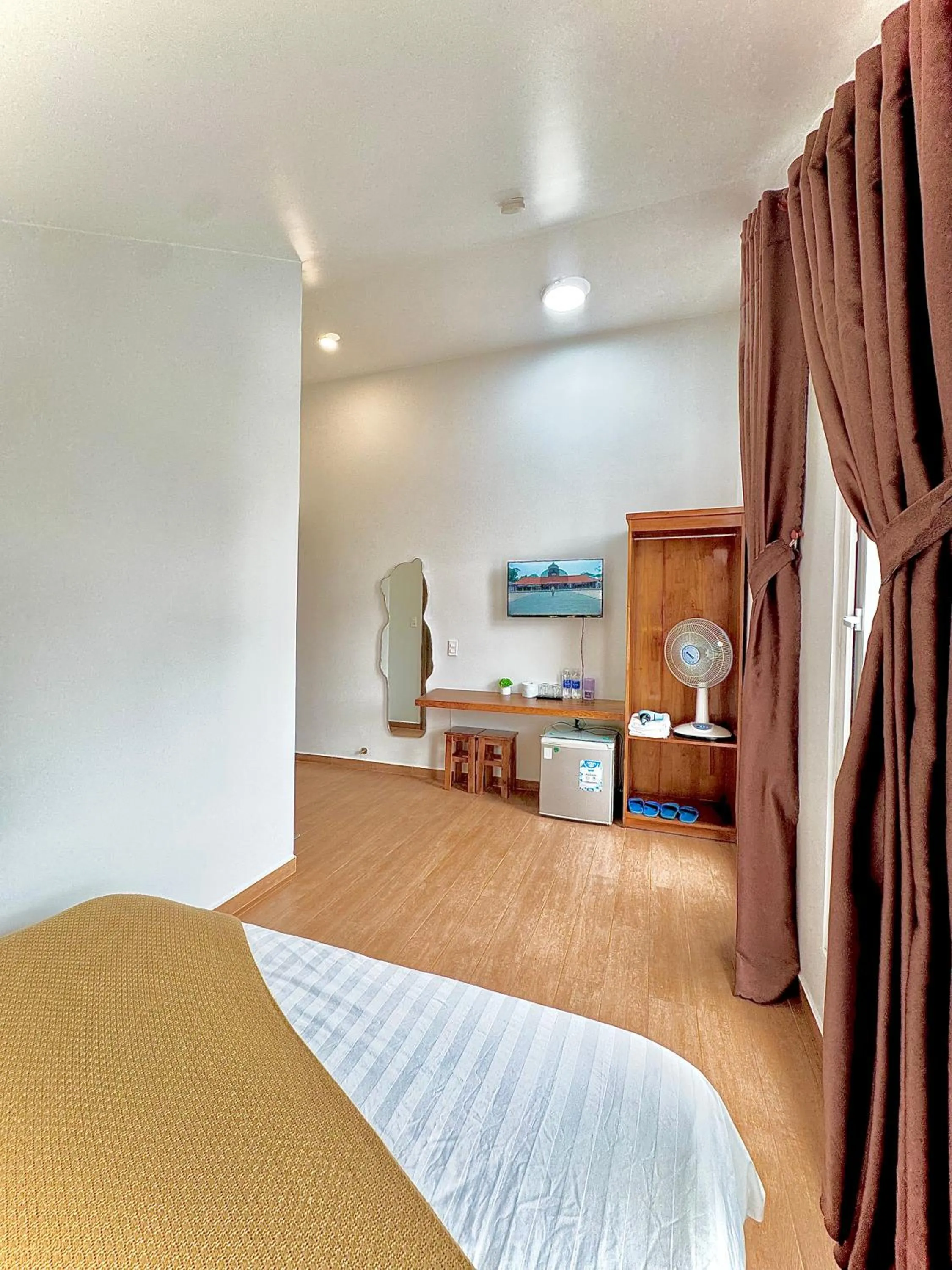 TV and multimedia, Bed in Quang Minh Dalat Hotel