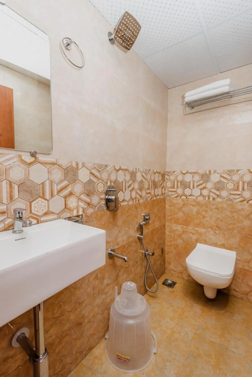 Shower in Hotel Purple Orchid