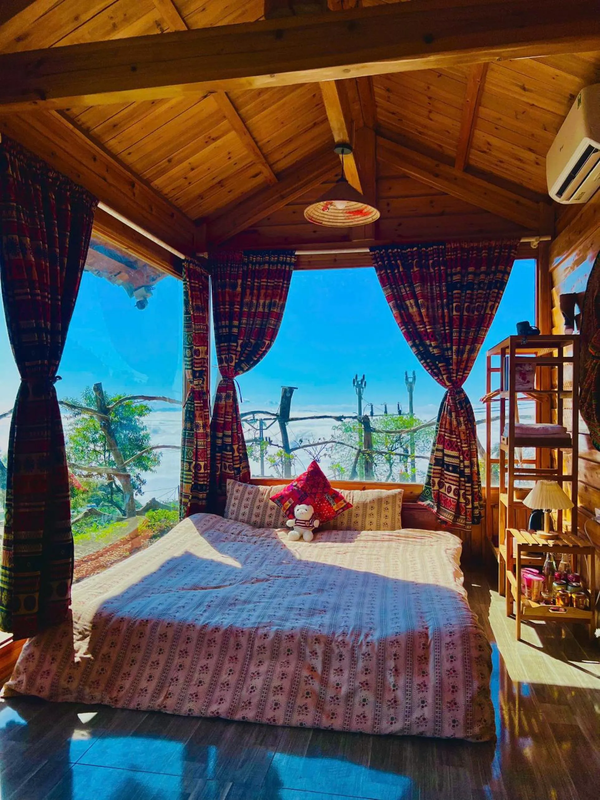 Bed in May Home Tà Xùa