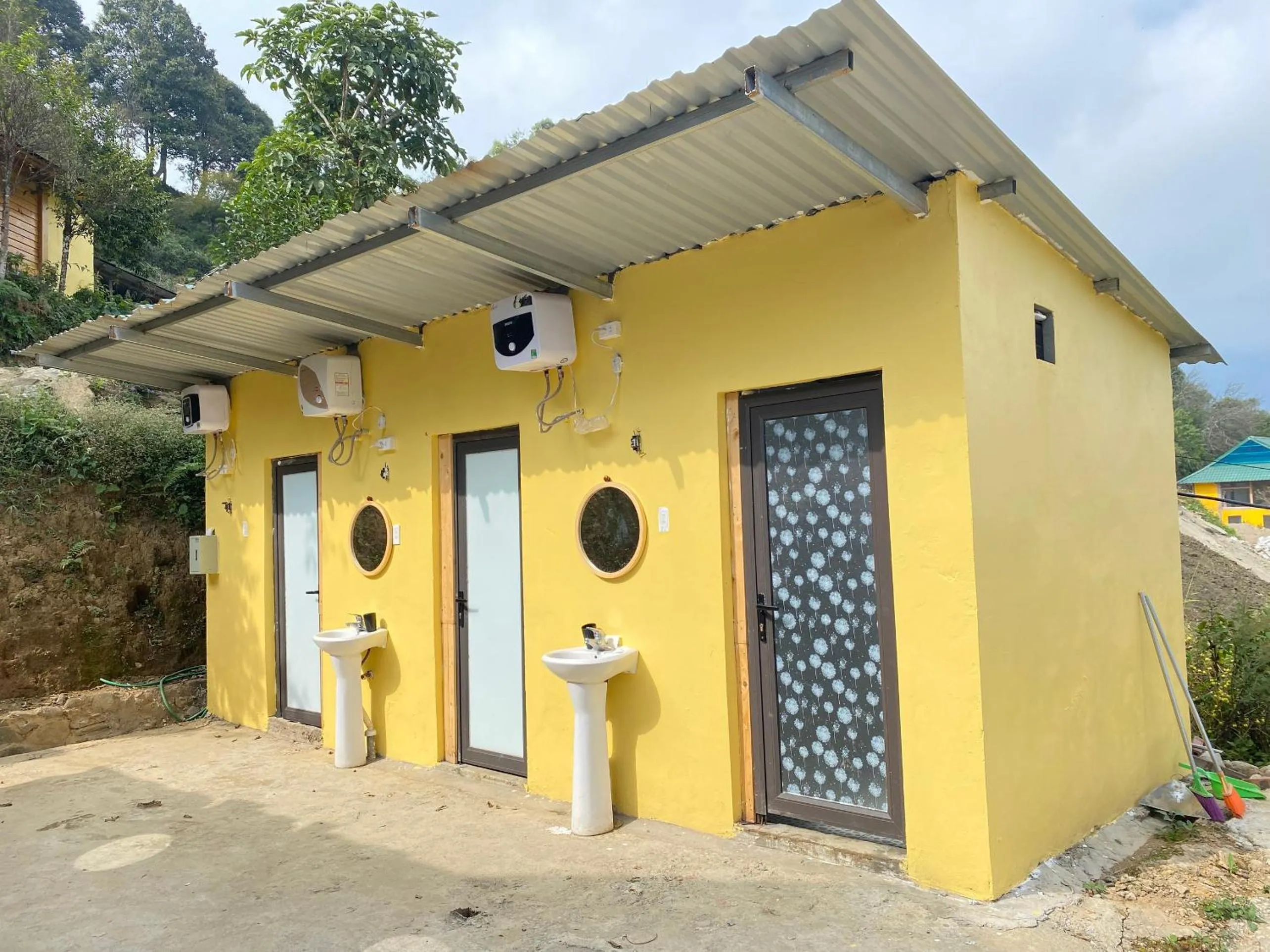 Toilet in May Home Tà Xùa