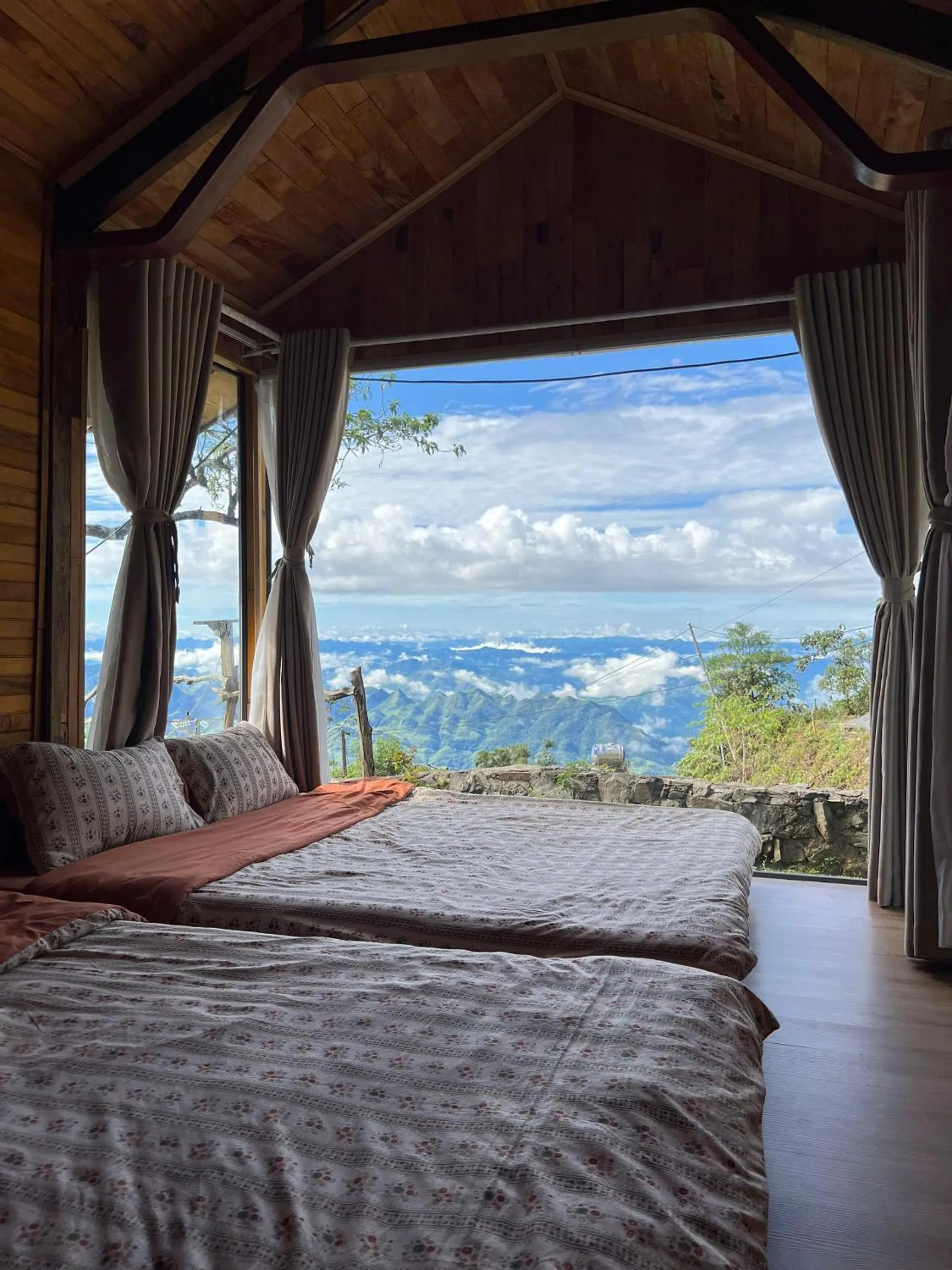 Bed in May Home Tà Xùa