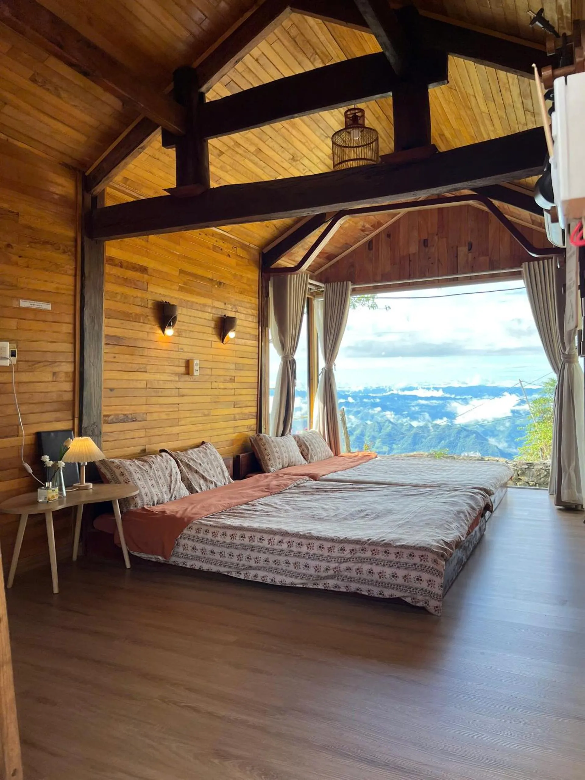 Bed in May Home Tà Xùa