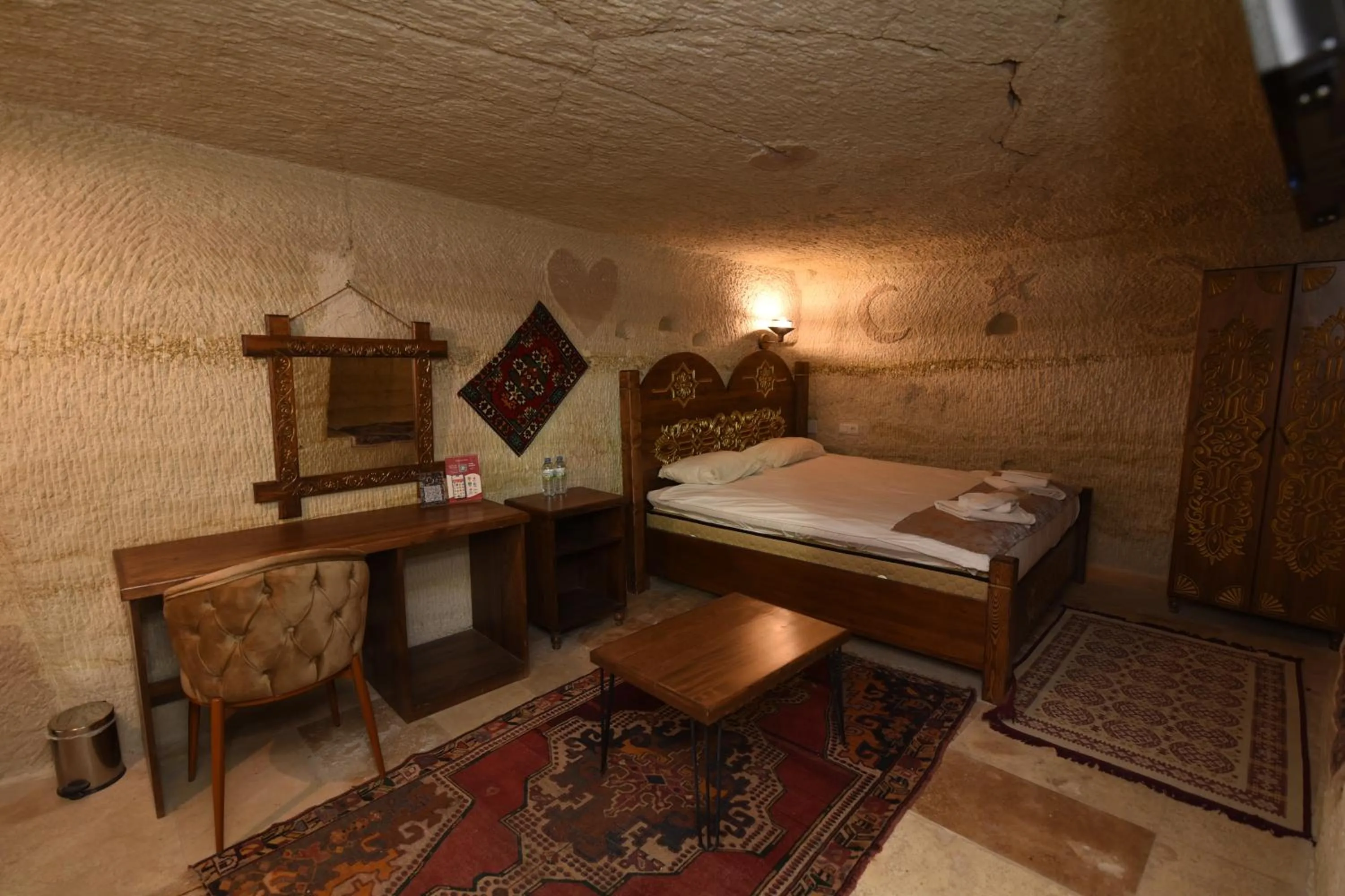 Bed in Peri Cave Hotel