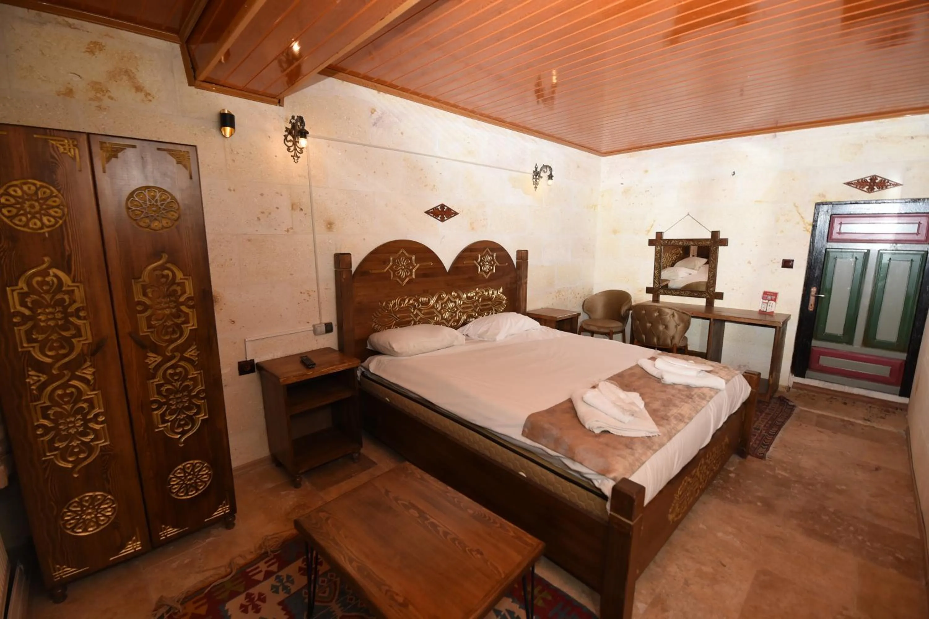 Bed in Peri Cave Hotel