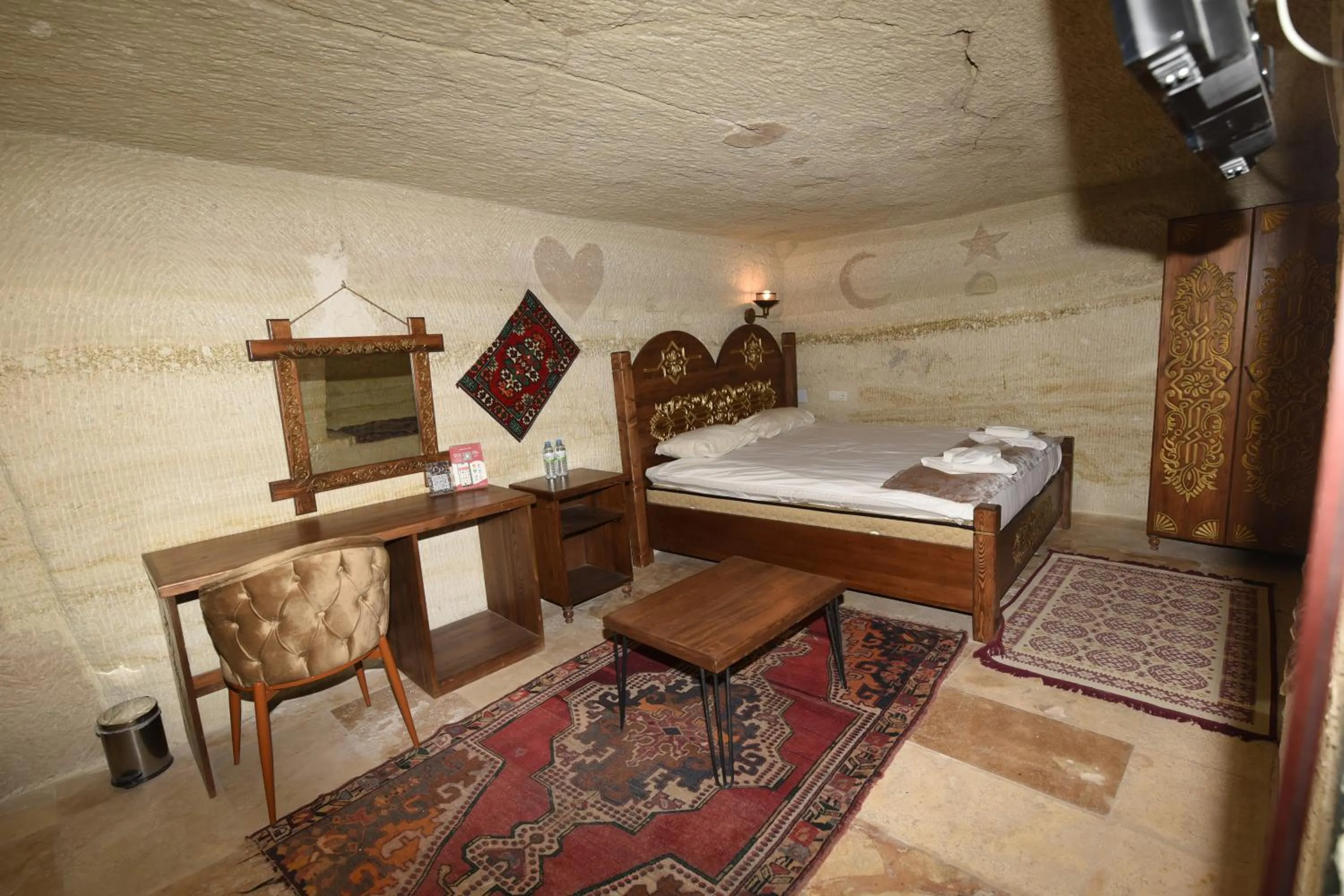 Bed in Peri Cave Hotel