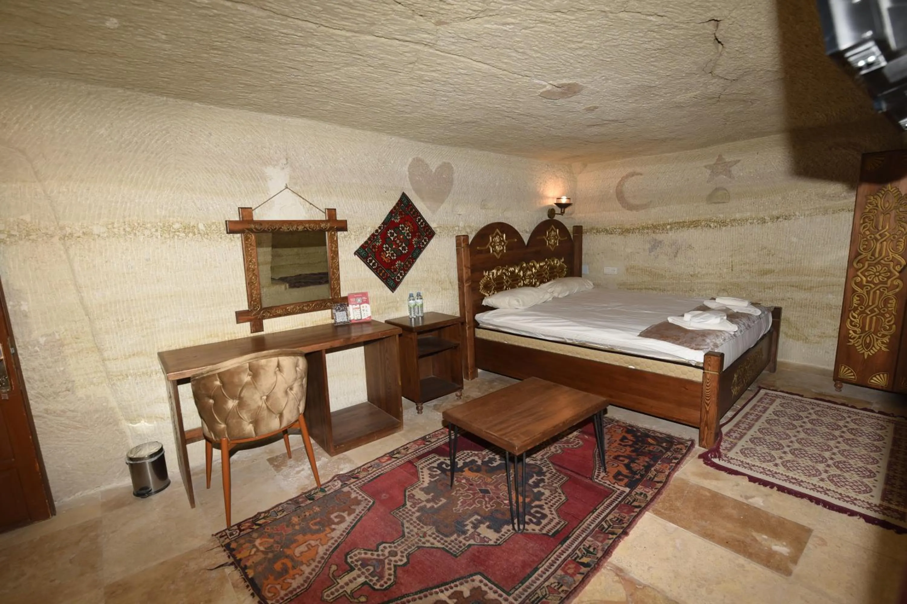 Bed in Peri Cave Hotel