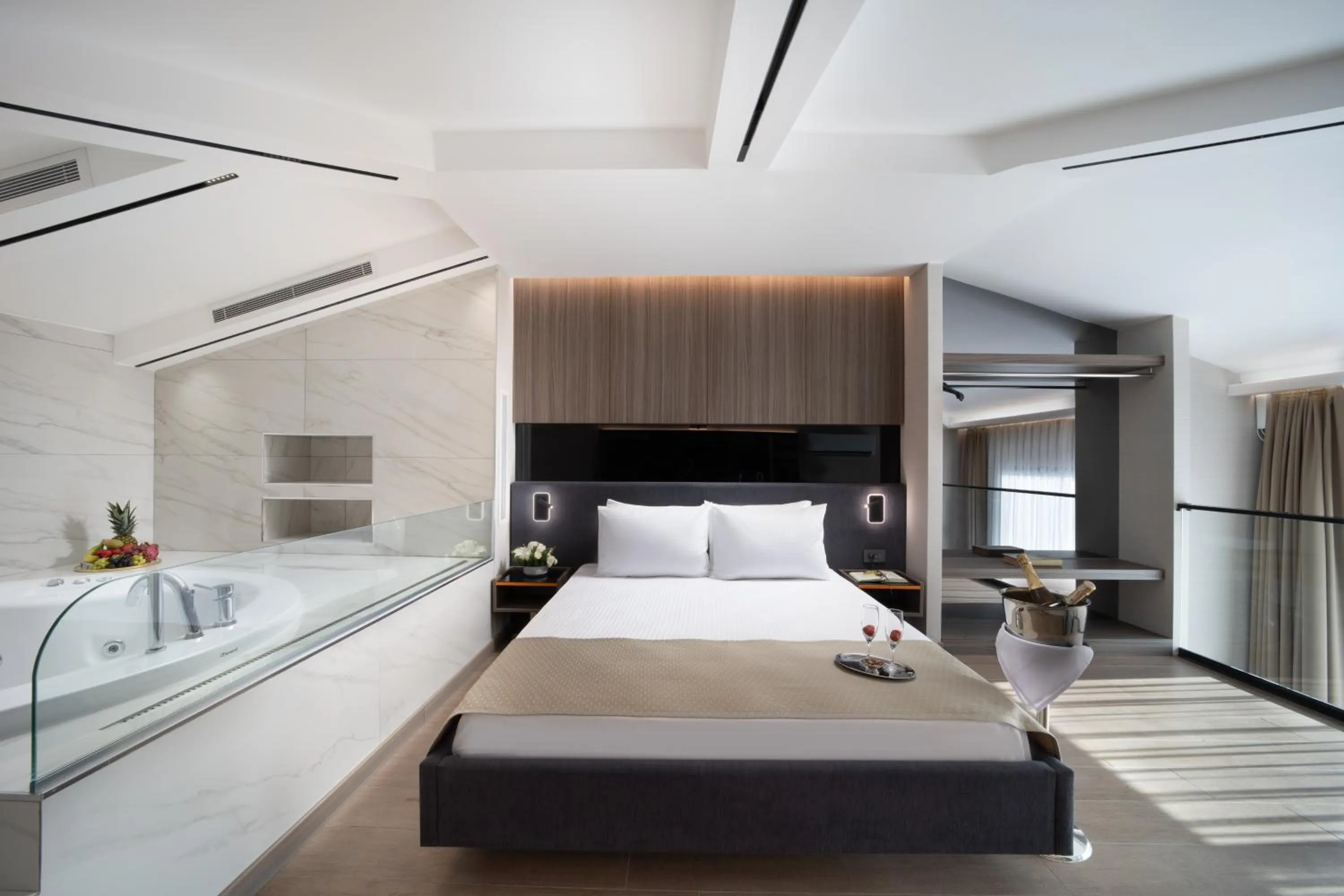 Bedroom, Bed in Nish Palace Beşiktaş