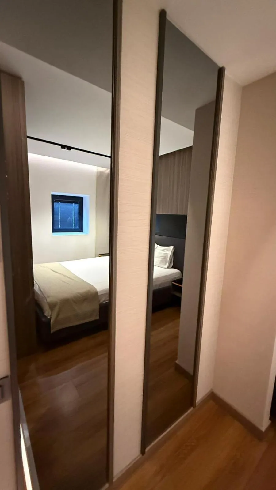 Photo of the whole room, Bed in Nish Palace Beşiktaş