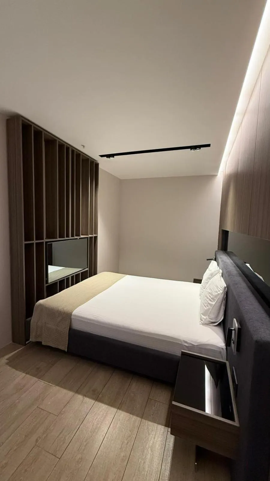 Photo of the whole room, Bed in Nish Palace Beşiktaş