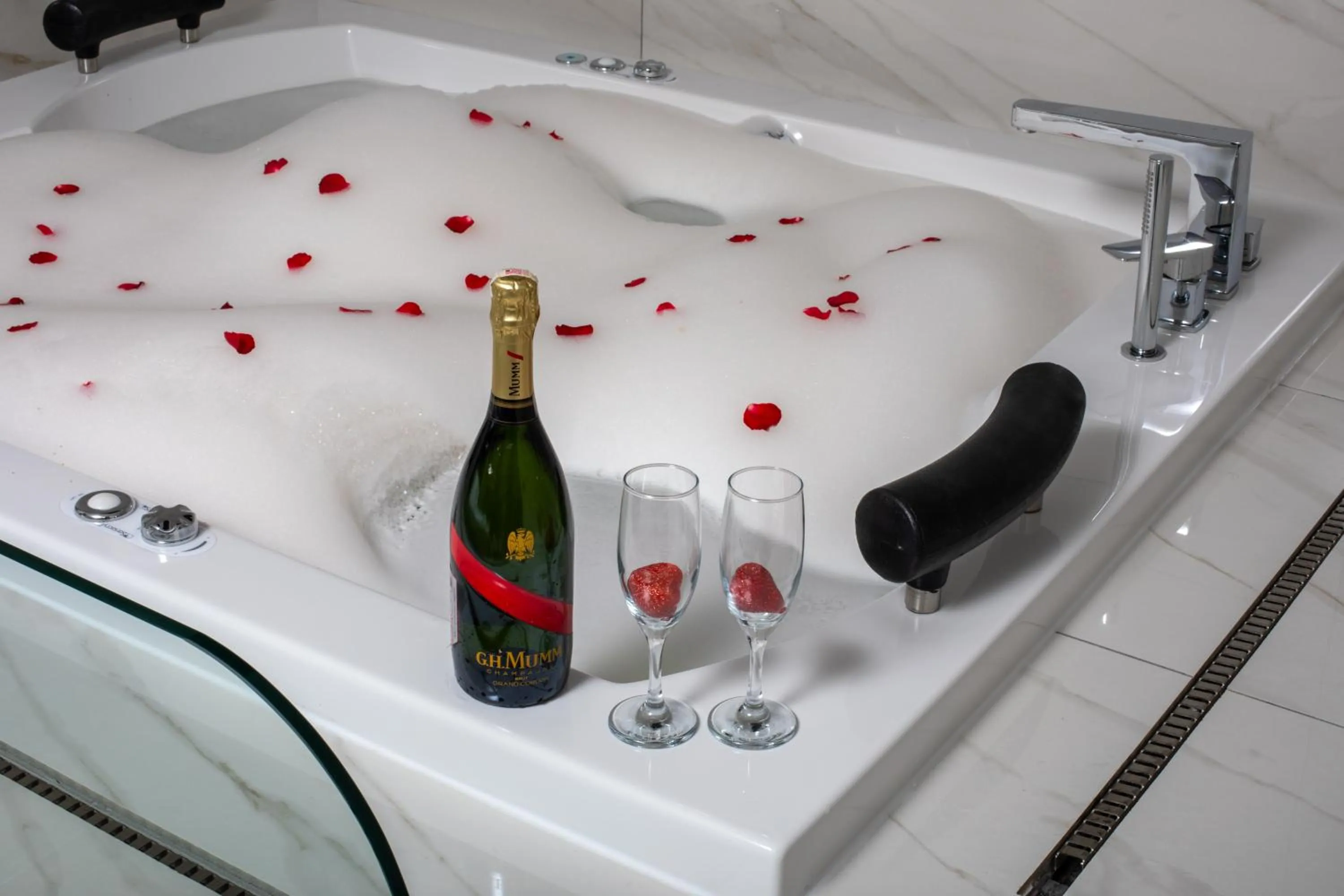 Bath in Nish Palace Beşiktaş