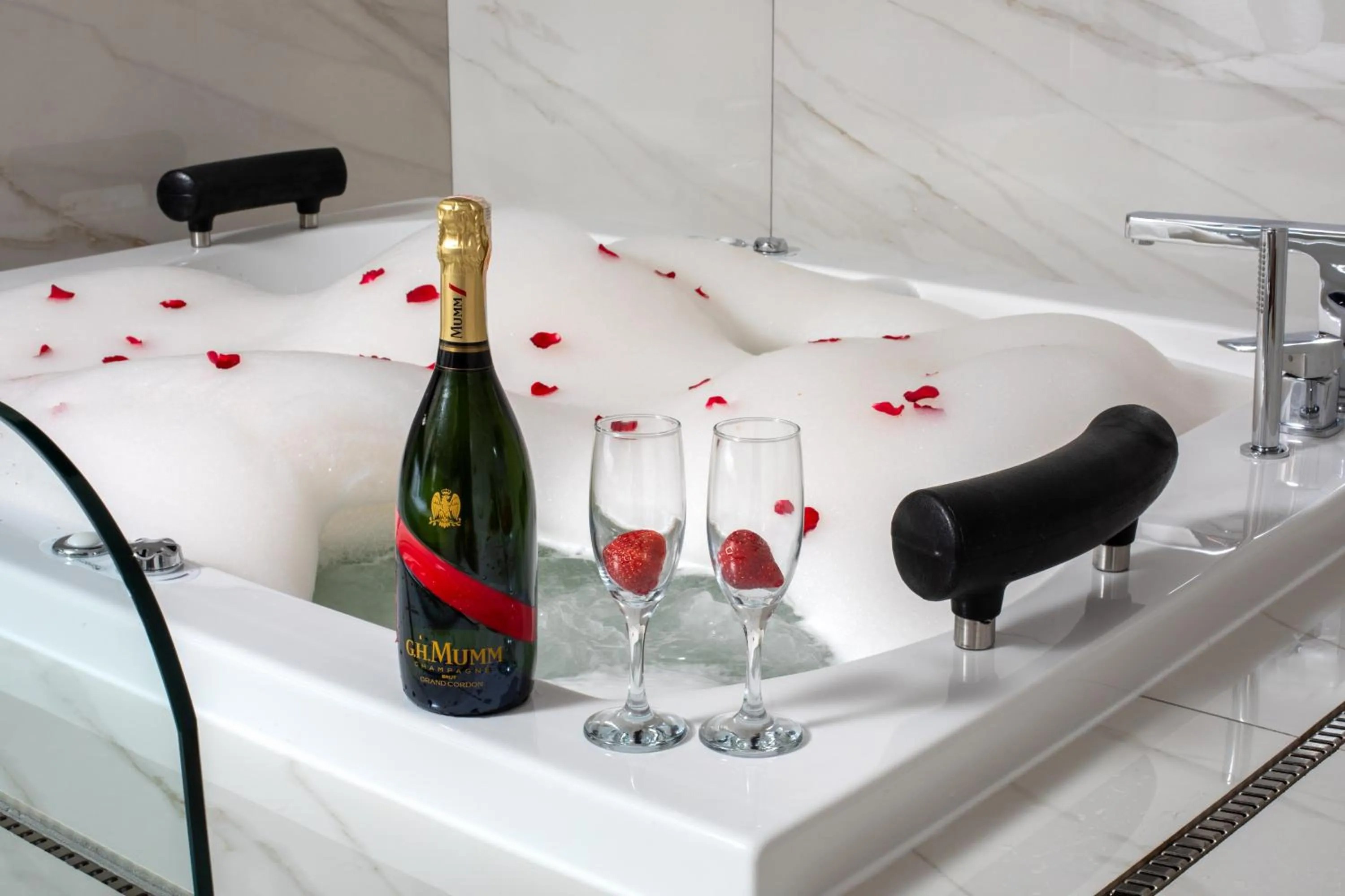 Bath in Nish Palace Beşiktaş